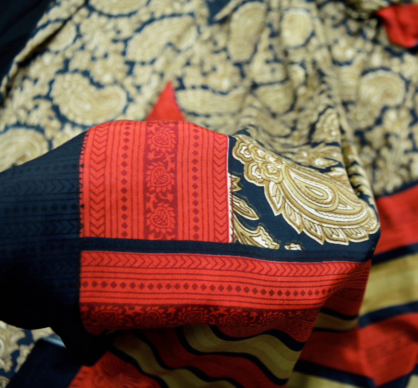 FREE SHIPPING Indian Vintage Beige & Red Saree Moss Crepe Printed Indian Sari 5yard Sewing Paisley Soft Craft Fabric Dressmaking