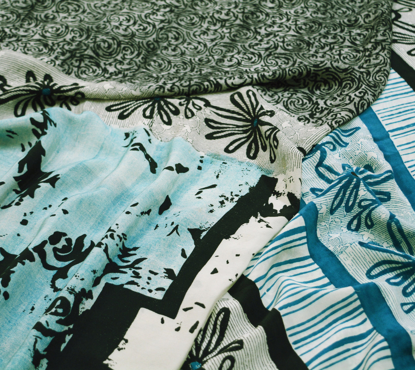Indian Vintage Sari White & Blue Pure Crepe Silk Printed Saree 5yard Sewing Floral Soft Craft Fabric Wrap