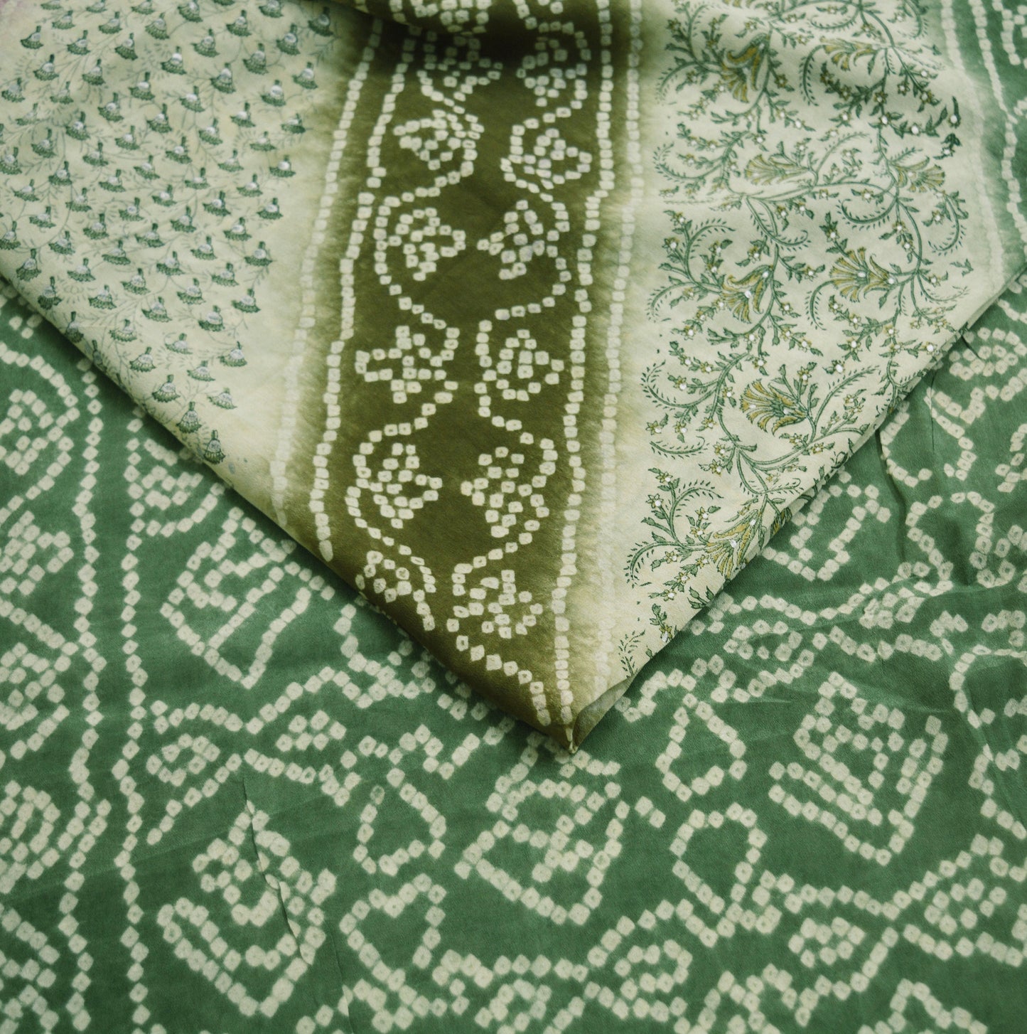 Indian Vintage Sari Green & Ivory Pure Silk Bandhani Printed Sarees Fabric 5yd Floral Sewing Traditional Culture Sari Ethnic Fabric