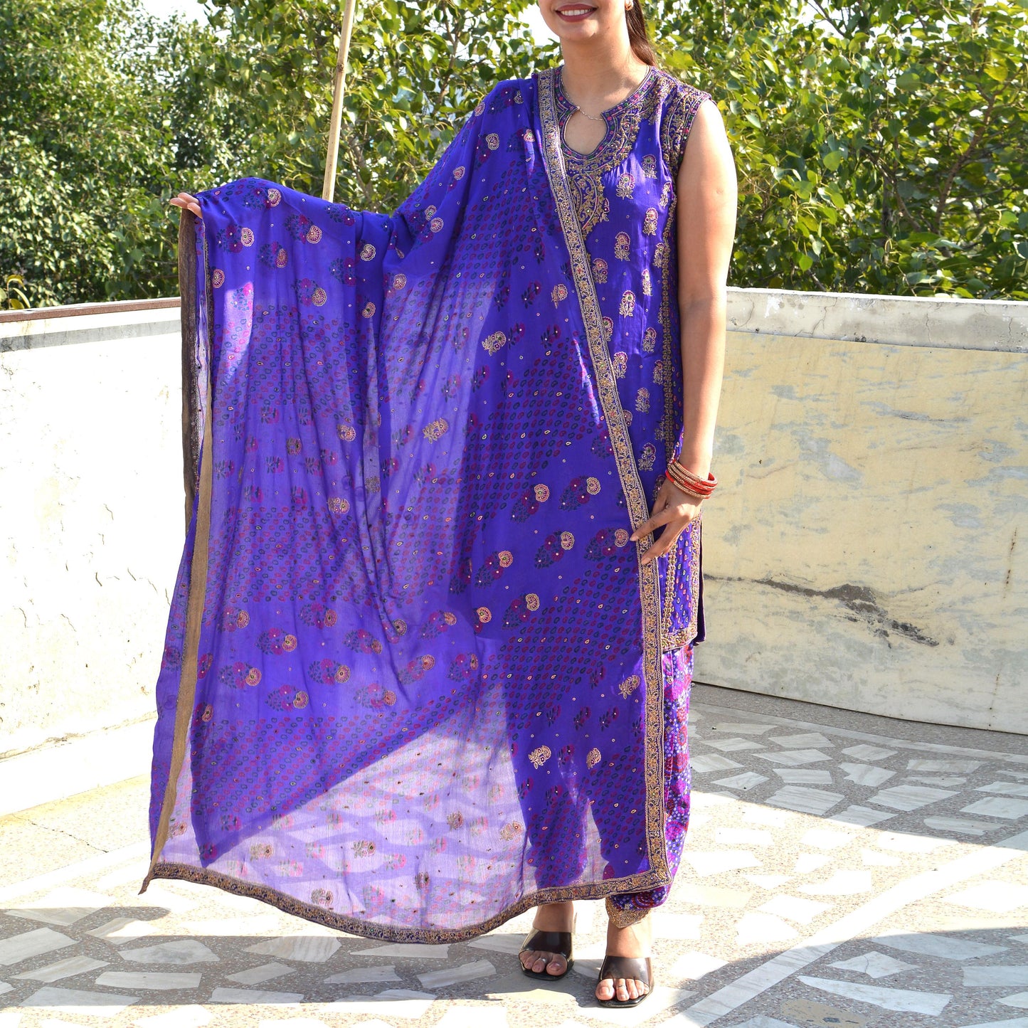 Indian Pre-owned Purple Pure Silk Hand Embroidered Ritu Kumar's Designer 3 piece Suit Set Kurta/Dupatta/Salwar Ethnic Bollywood Party Wear