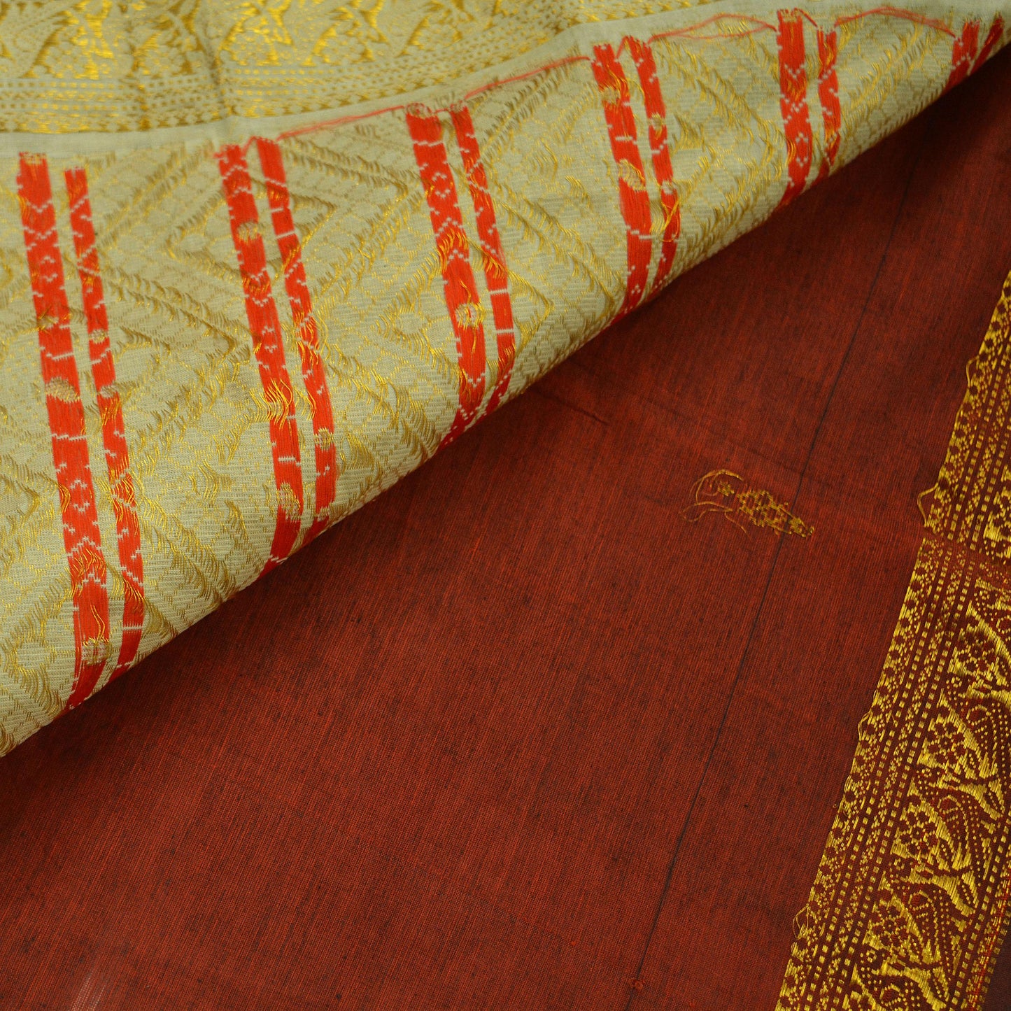 Indian Vintage Sari Rusty & Ivory Cotton Hand Woven Sarees Craft Fabric 5Yd Floral Soft Dress making Quilting Crafting Upcycle Zari
