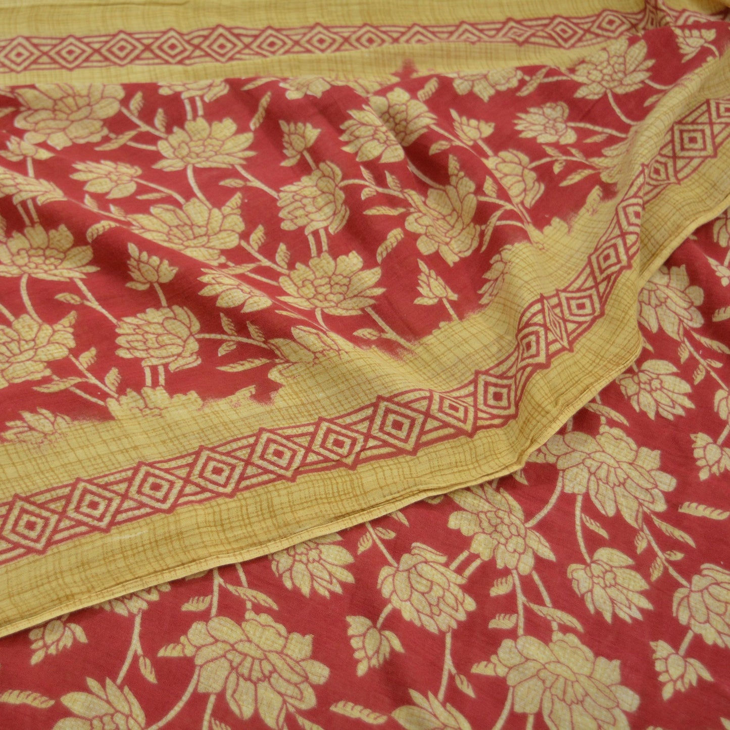 Indian Vintage Red & Beige Saree Printed 100% Pure Cotton Sari Craft Fabric 5Yd Soft Sewing Sarong Wrap Dress Making Quilting Crafting