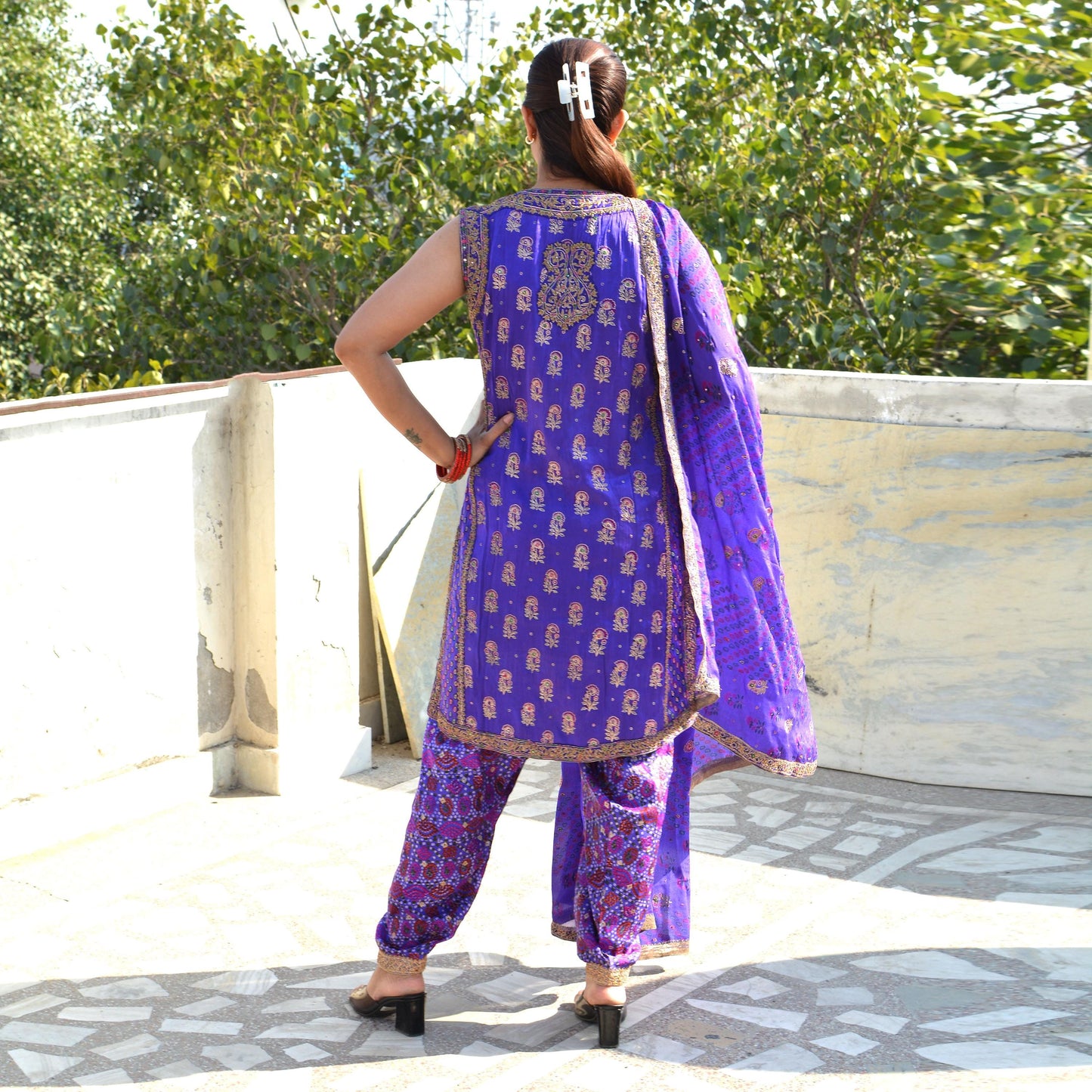 Indian Pre-owned Purple Pure Silk Hand Embroidered Ritu Kumar's Designer 3 piece Suit Set Kurta/Dupatta/Salwar Ethnic Bollywood Party Wear