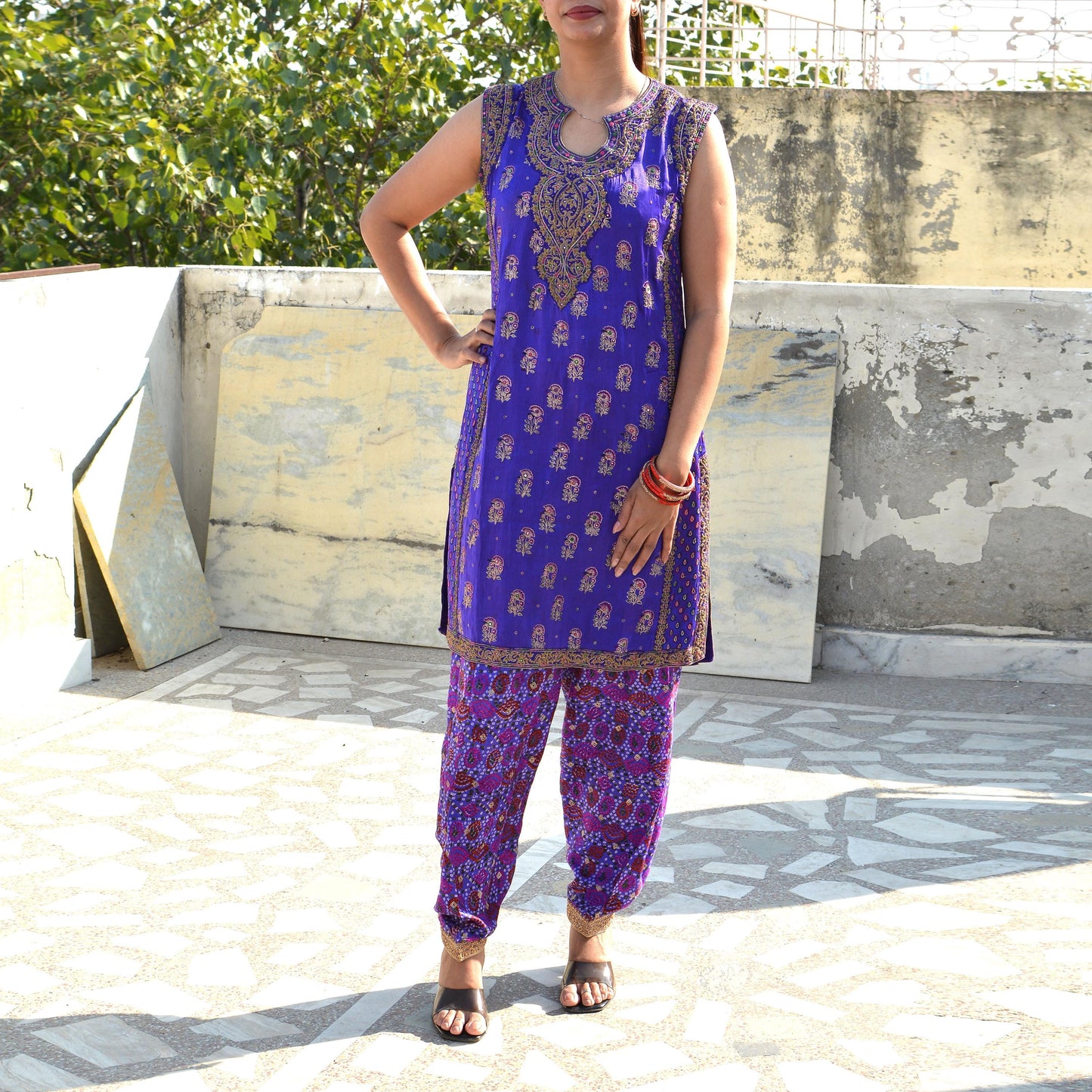 Indian Pre-owned Purple Pure Silk Hand Embroidered Ritu Kumar's Designer 3 piece Suit Set Kurta/Dupatta/Salwar Ethnic Bollywood Party Wear