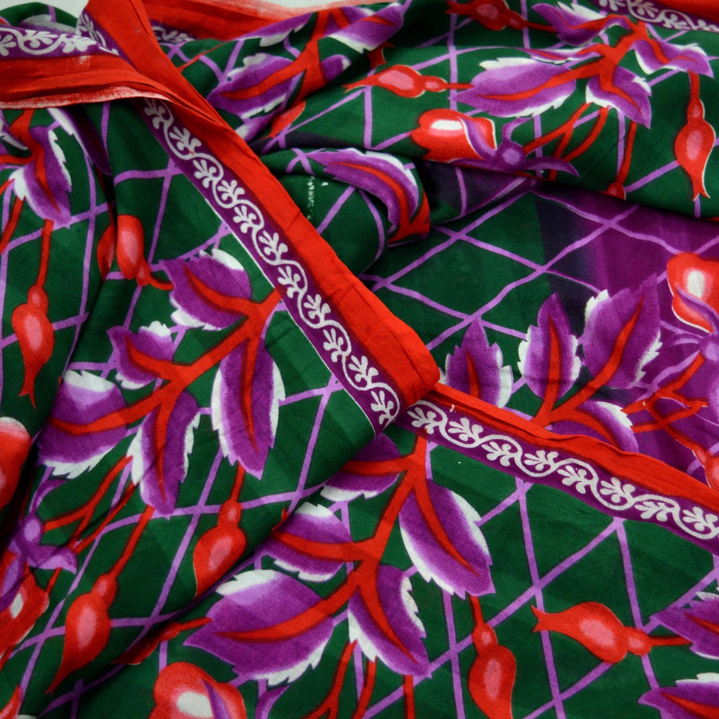 Indian Vintage Sari Green & Red Printed Pure Cotton Saree Craft Fabric 5Yd Sewing Sarong Wrap Boho Floral Crafting Upcycle Quilting Used