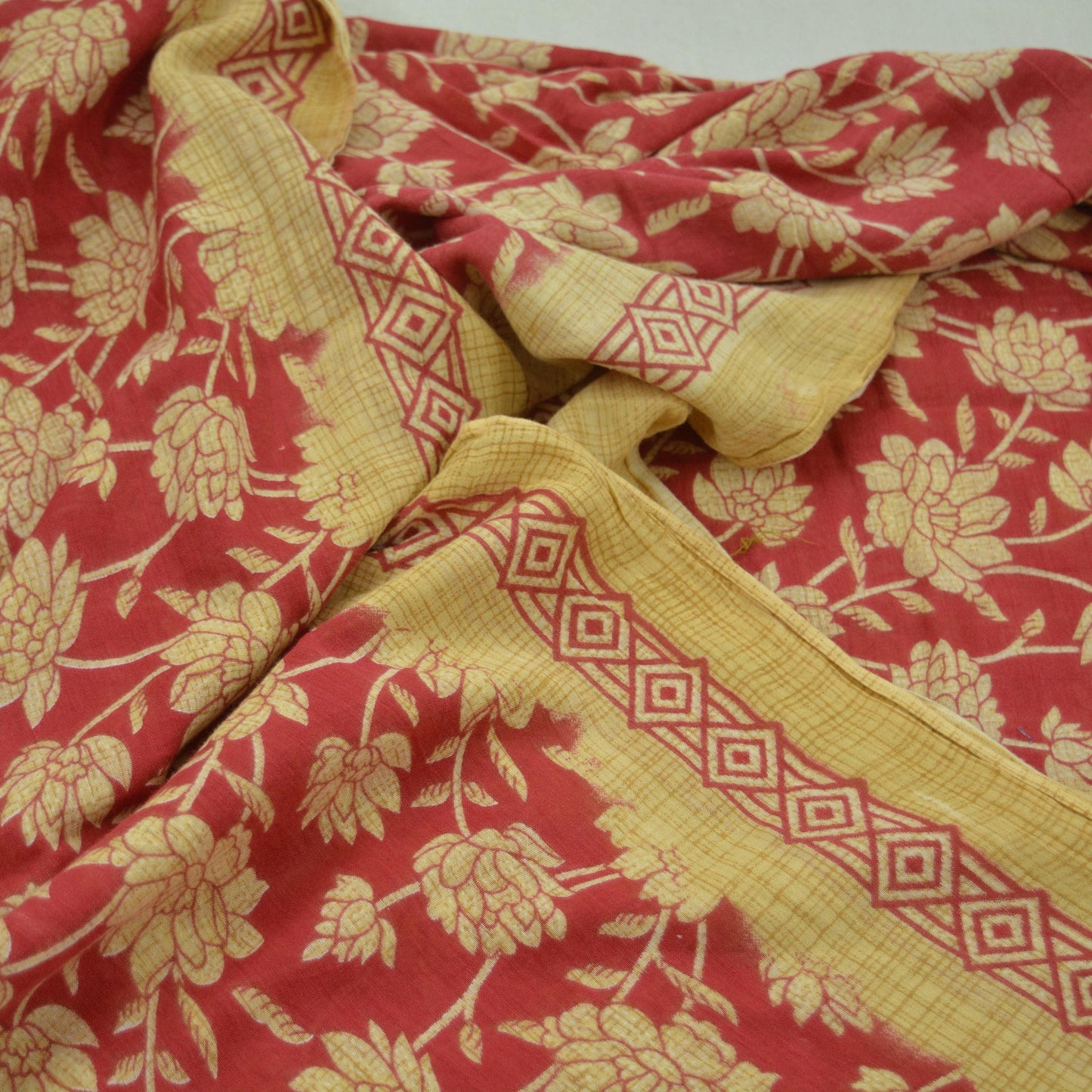 Indian Vintage Red & Beige Saree Printed 100% Pure Cotton Sari Craft Fabric 5Yd Soft Sewing Sarong Wrap Dress Making Quilting Crafting