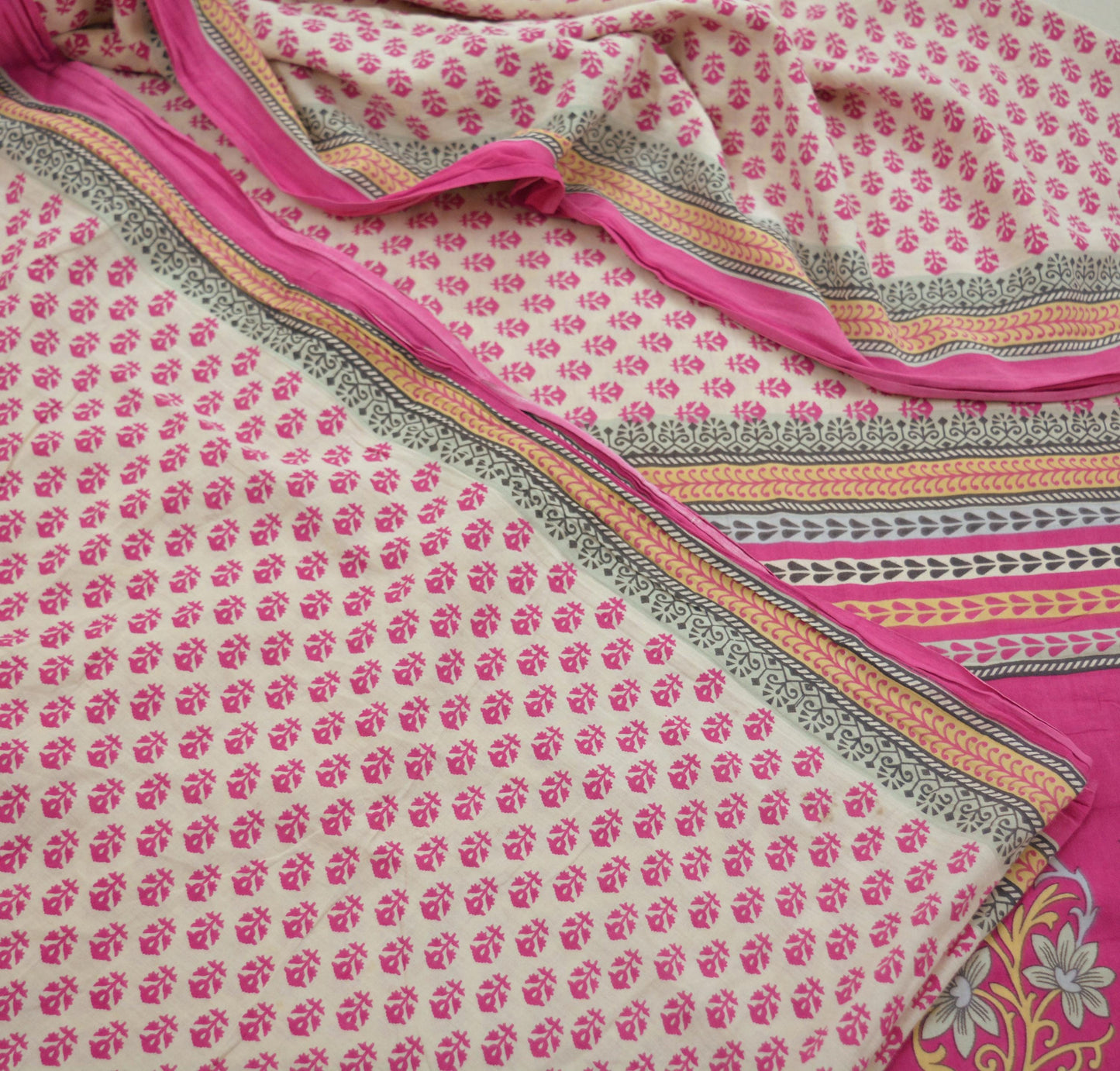 Indian Vintage Sari Ivory & Pink Printed Blend Cotton Saree Craft Fabric 5Yd Soft Sewing Sarong Wrap Boho Floral Dress making Crafting