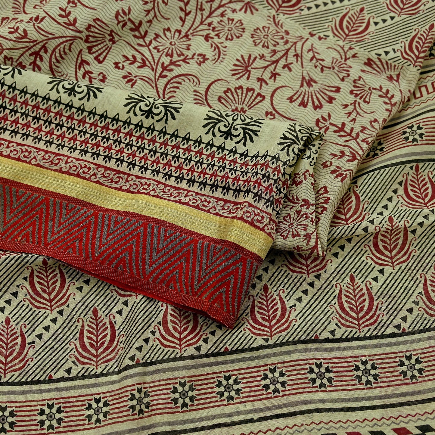 Indian Vintage Beige Saree Blend Cotton Printed Sari Craft Fabric 6Yd Soft Sewing Sarong Wrap Floral Floral Dress Making Crafting Quilting