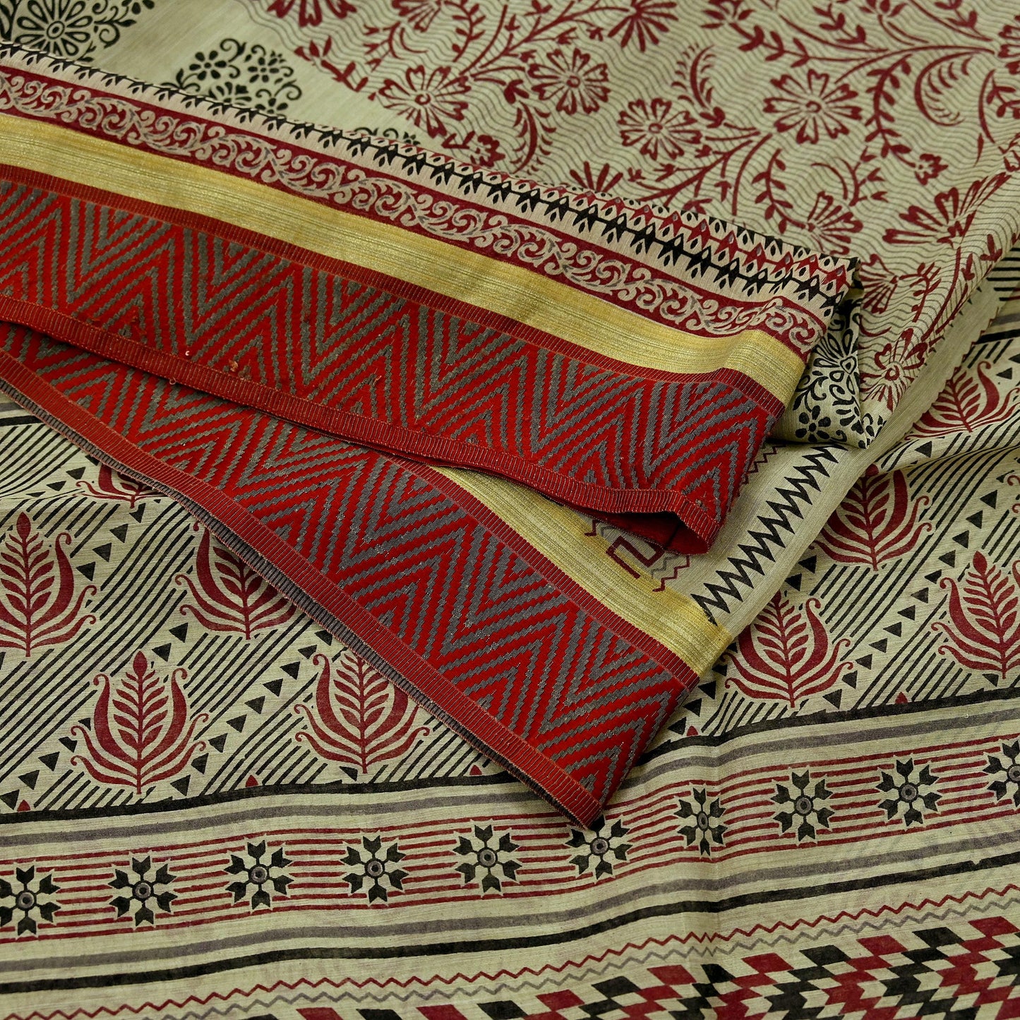 Indian Vintage Beige Saree Blend Cotton Printed Sari Craft Fabric 6Yd Soft Sewing Sarong Wrap Floral Floral Dress Making Crafting Quilting