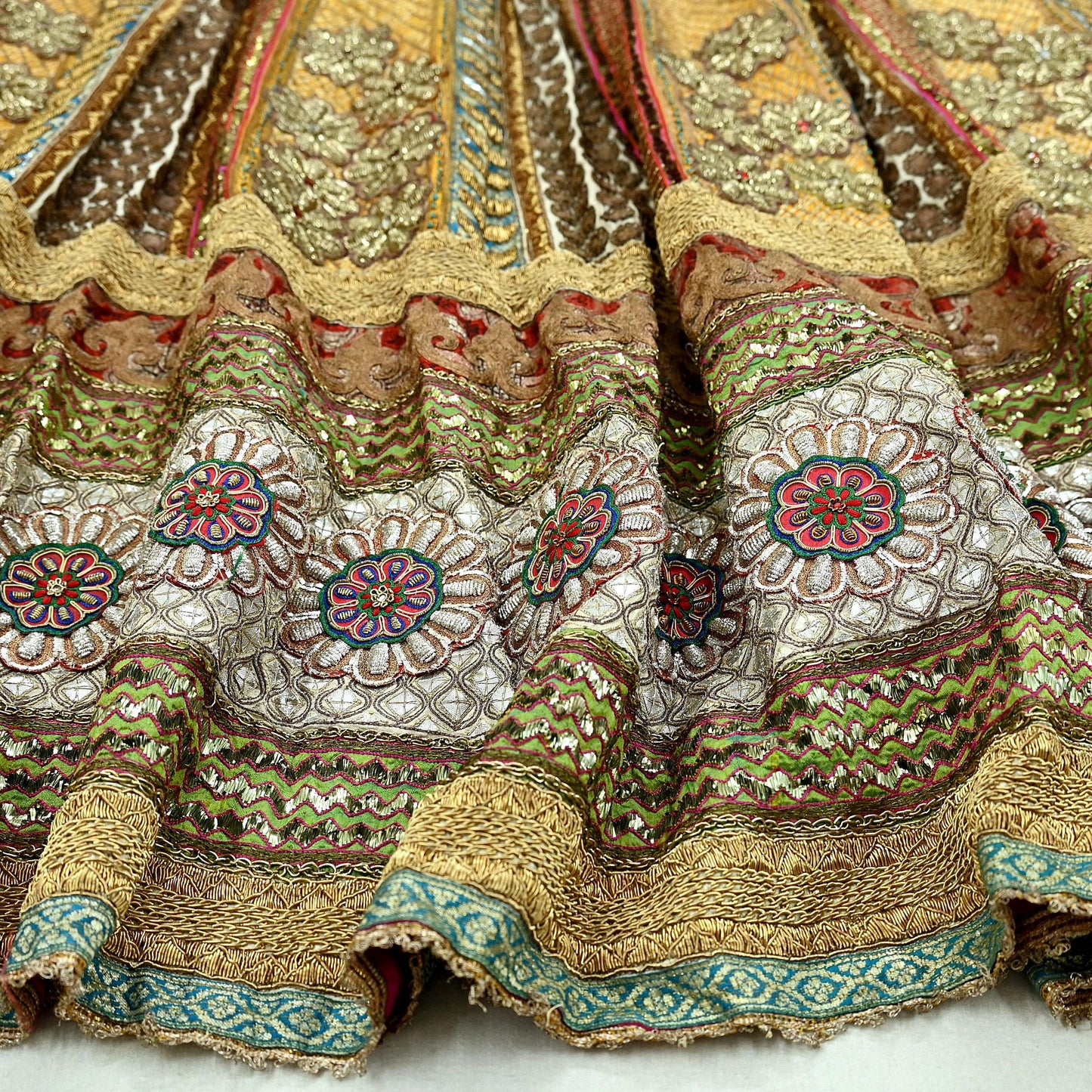 Indian Pre-owned Heavy Wedding Hand Embroidered Lehenga/Dupatta Designer By Anamika Khanna Zardozi Bridal Wear Floral Design