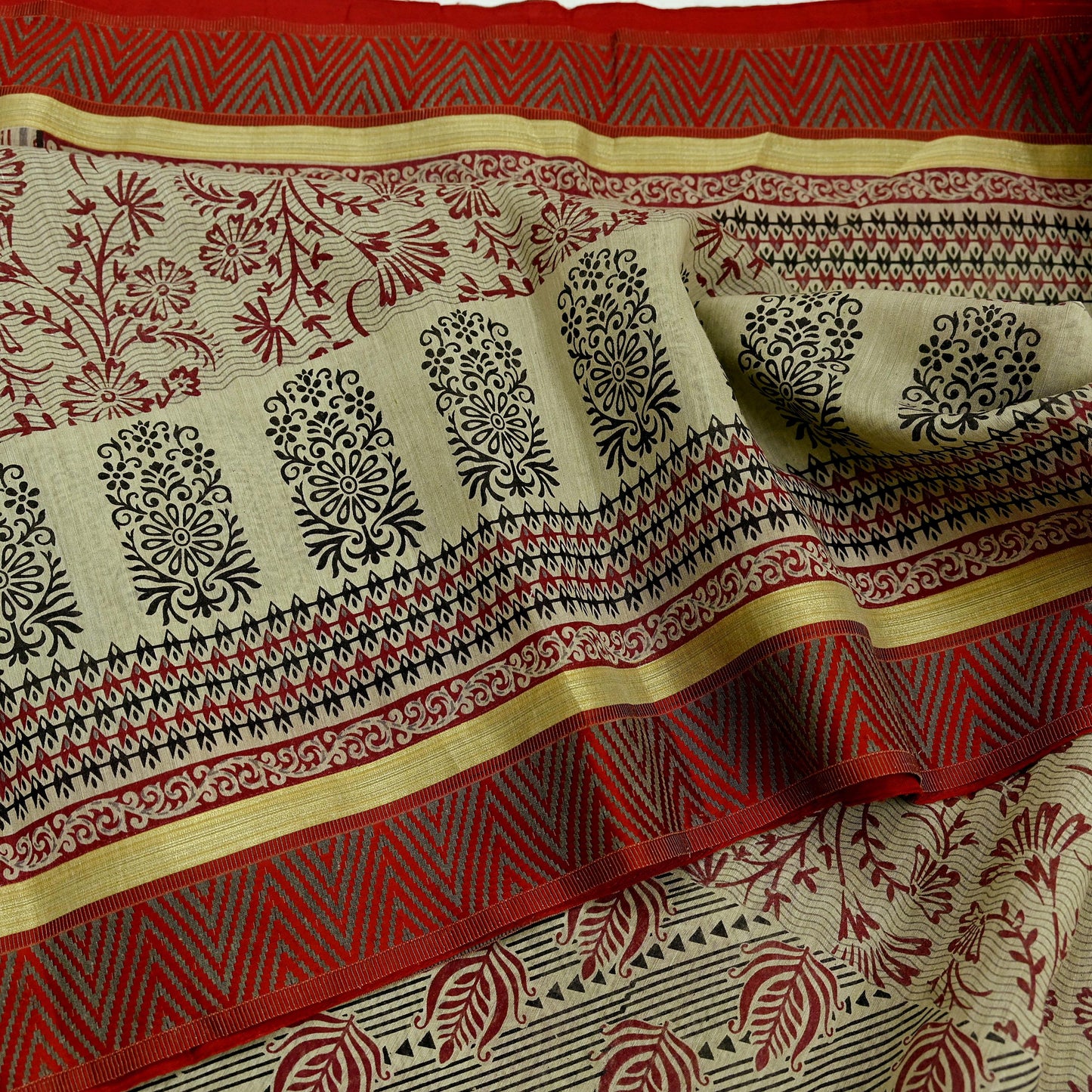 Indian Vintage Beige Saree Blend Cotton Printed Sari Craft Fabric 6Yd Soft Sewing Sarong Wrap Floral Floral Dress Making Crafting Quilting
