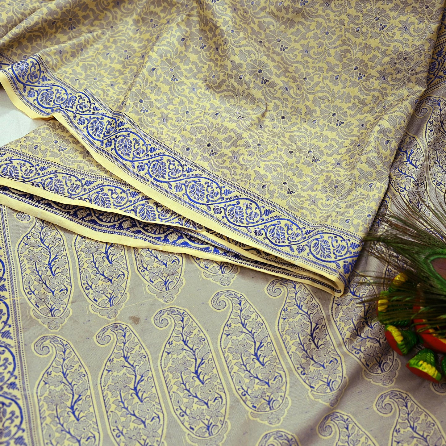 Indian Vintage Sari Ivory Artificial Silk Hand Woven Sarees 5yd Ethnic Elephants Craft Fabric Sewing Wedding Sarees Dress making Crafting