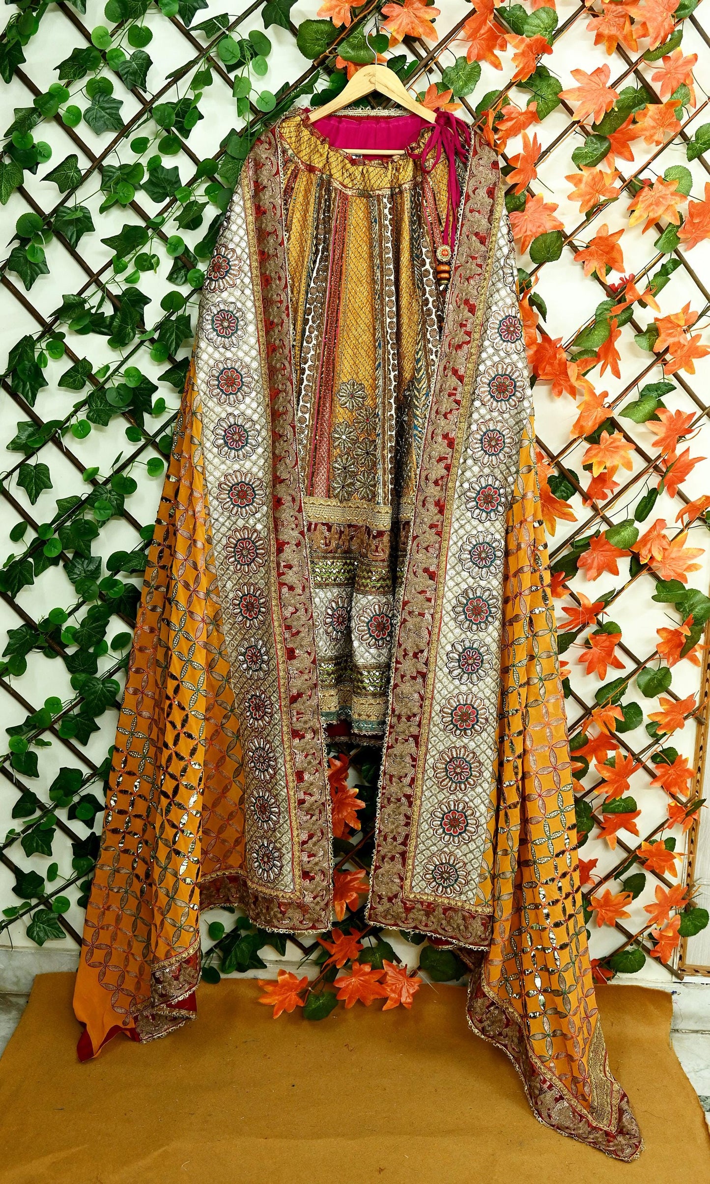 Indian Pre-owned Heavy Wedding Hand Embroidered Lehenga/Dupatta Designer By Anamika Khanna Zardozi Bridal Wear Floral Design