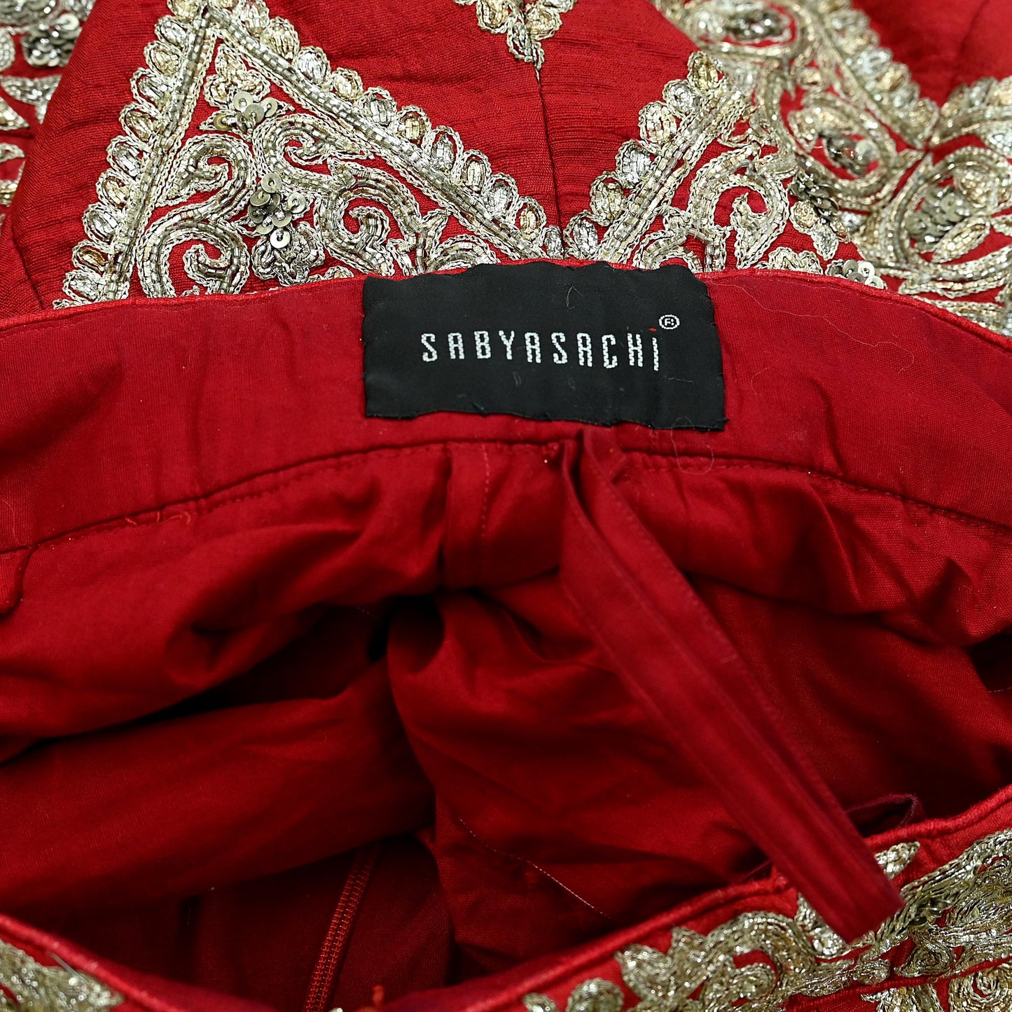 Indian Pre-owned Red Heavy Wedding Pure chhanderi Silk Hand Embroidered Lehenga/Skirt Designer By Sabyasachi Zardozi Bridal Wear