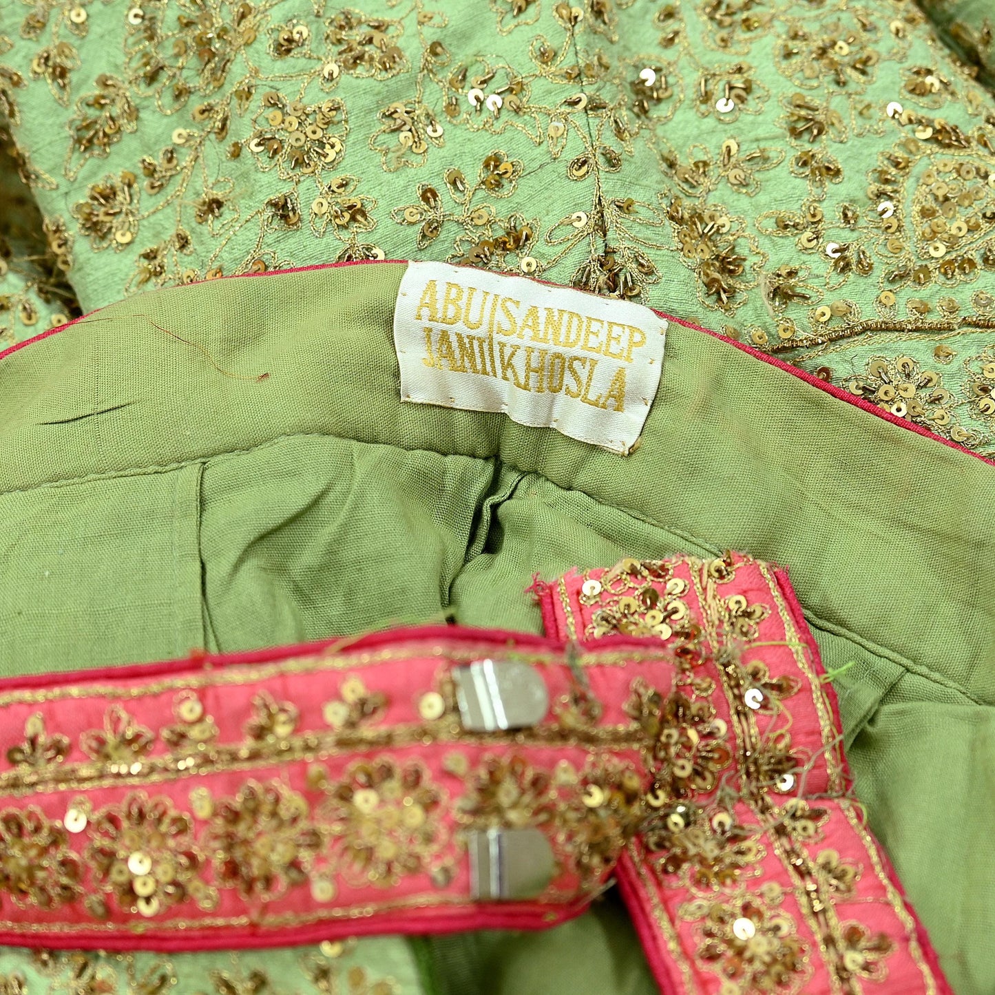 Indian Pre-owned Pink & Green Heavy Wedding Pure chhanderi Silk Hand Embroidered Lehenga/Skirt Designer By Abu Jani Zardozi Bridal Wear