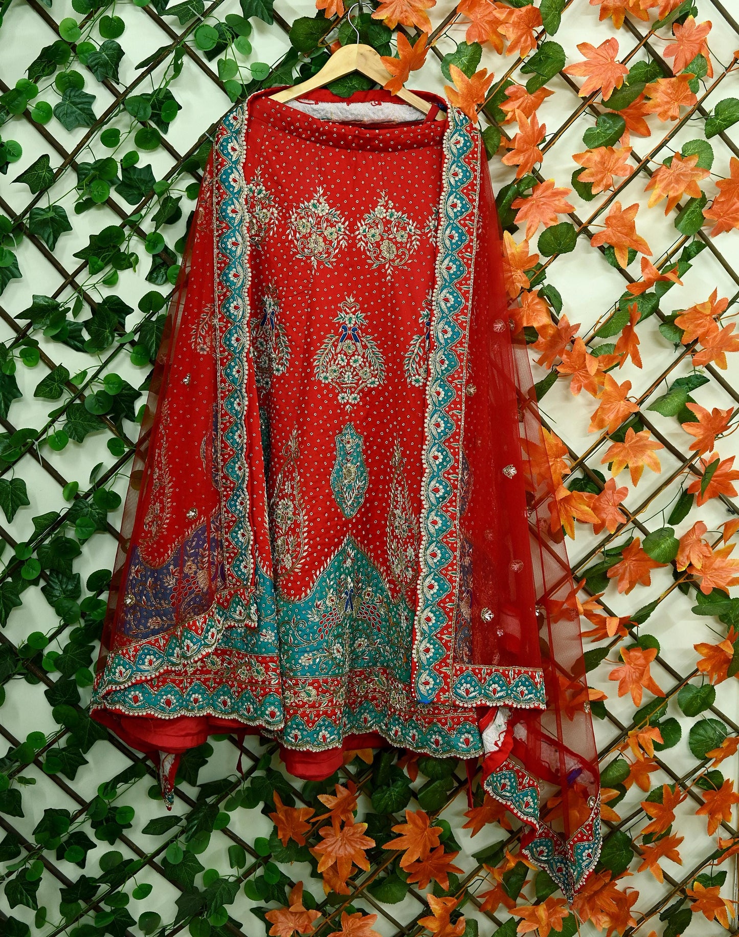 Indian Pre-owned Heavy Wedding Red Pure Satin Silk & Net Hand Embroidered Lehenga/Dupatta Designer By Anamika Khanna Bridal Wear