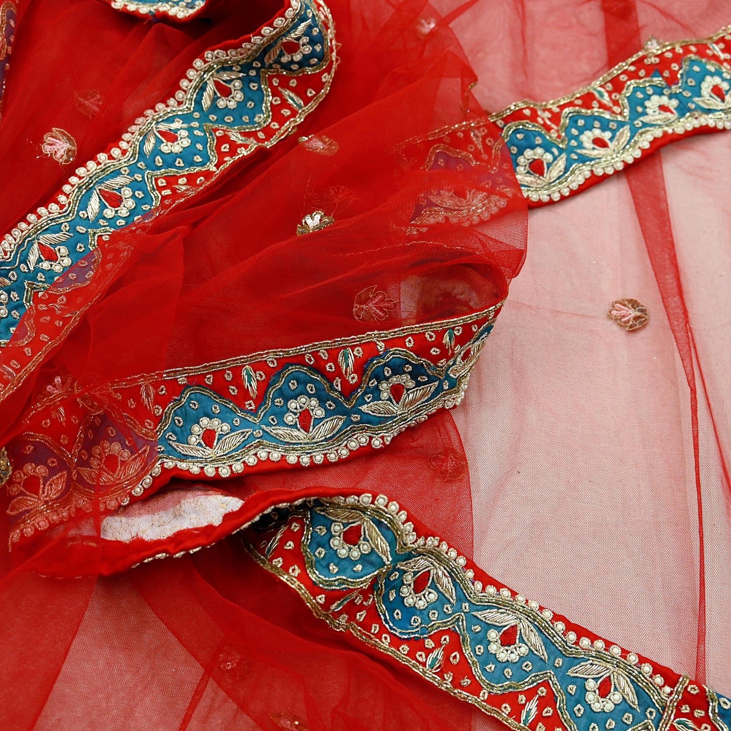 Indian Pre-owned Heavy Wedding Red Net/Mesh/ Velvet Hand Embroidered Lehenga/Dupatta Designer By Anamika Khanna Bridal Wear