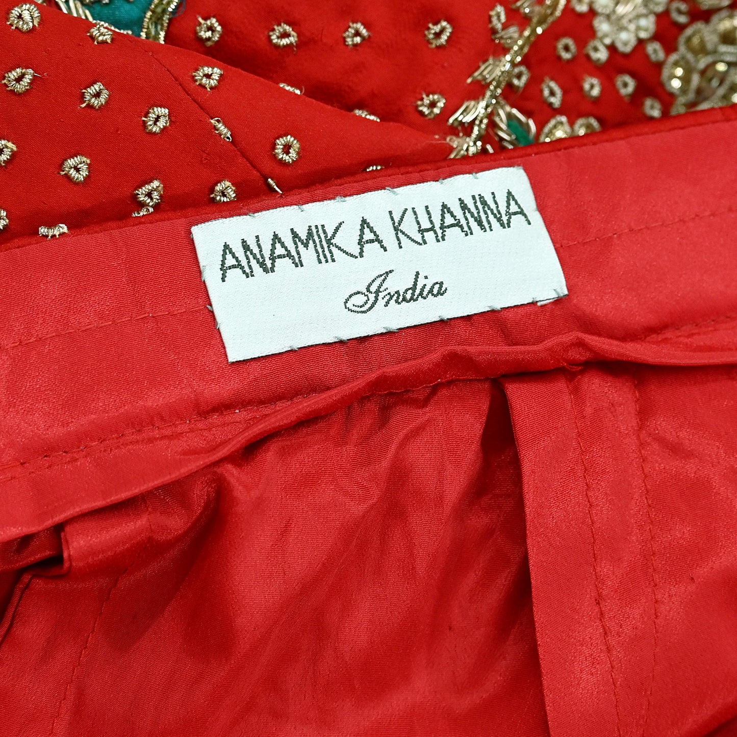 Indian Pre-owned Heavy Wedding Hand Embroidered Designer By Anamika Khanna Lehenga/Skirt Bridal Wear Red Pure Satin Silk