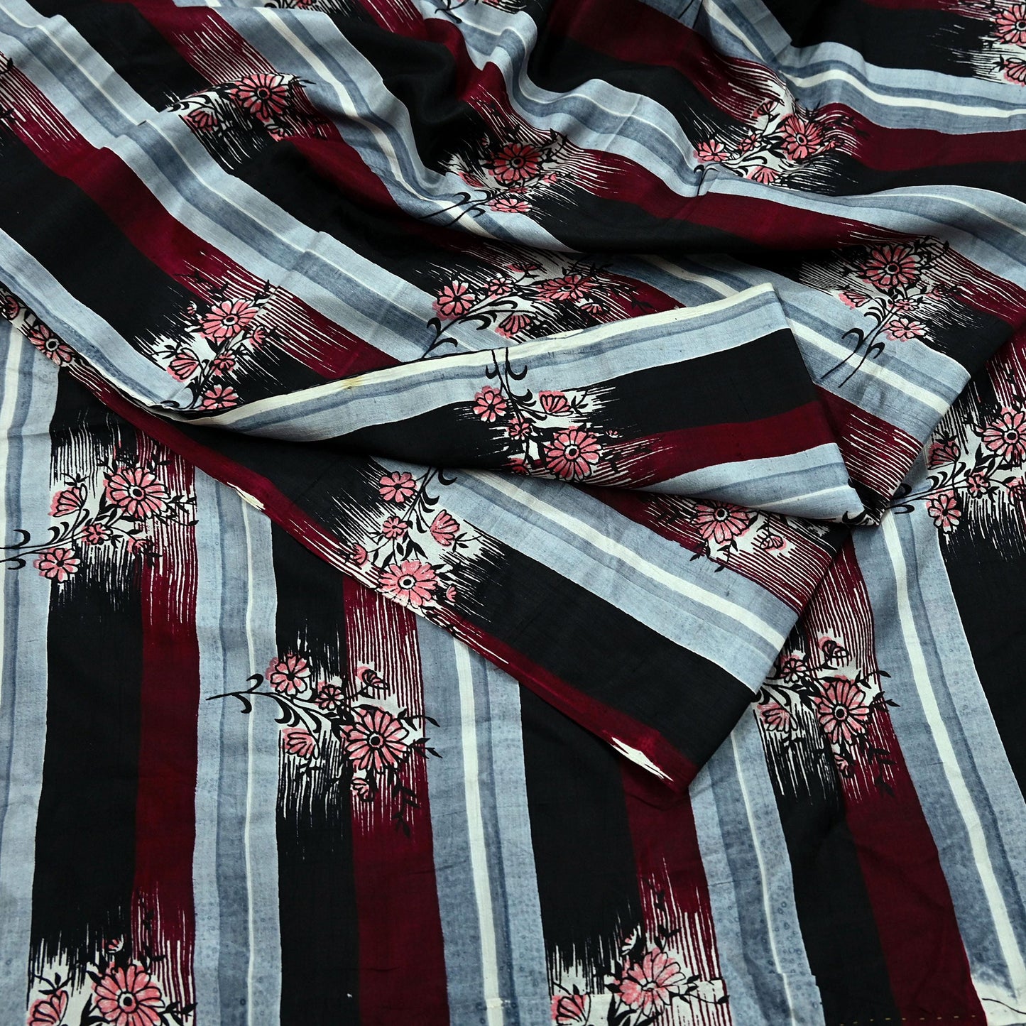 Indian Vintage Sari Black & Maroon 100% Pure Silk Printed Saree 5yd Sewing Craft Fabric DressMaking Soft Quilting Crafting Upcycle Used