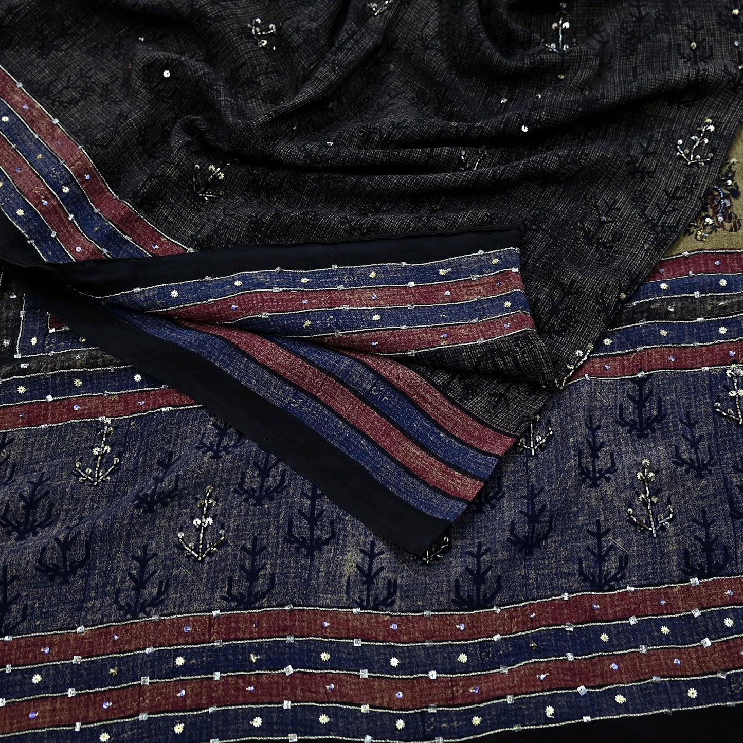 Indian Vintage Sari Pure Crepe Silk Hand Embroidered Sarees 5yd Sewing Floral Craft Sequins Dress making Crafting Quilting