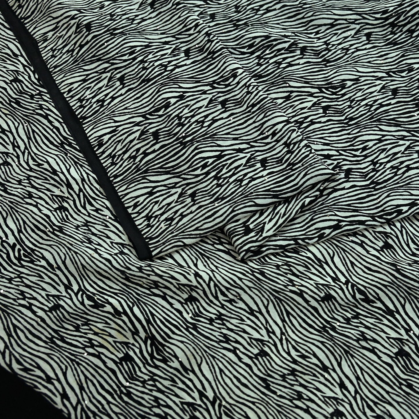 Indian Vintage Sari White & Black Pure Crepe Silk Mukesh Work Printed Sarees 5yd Sewing Craft Fabric Ethnic Upcycle Dress Making Quilting