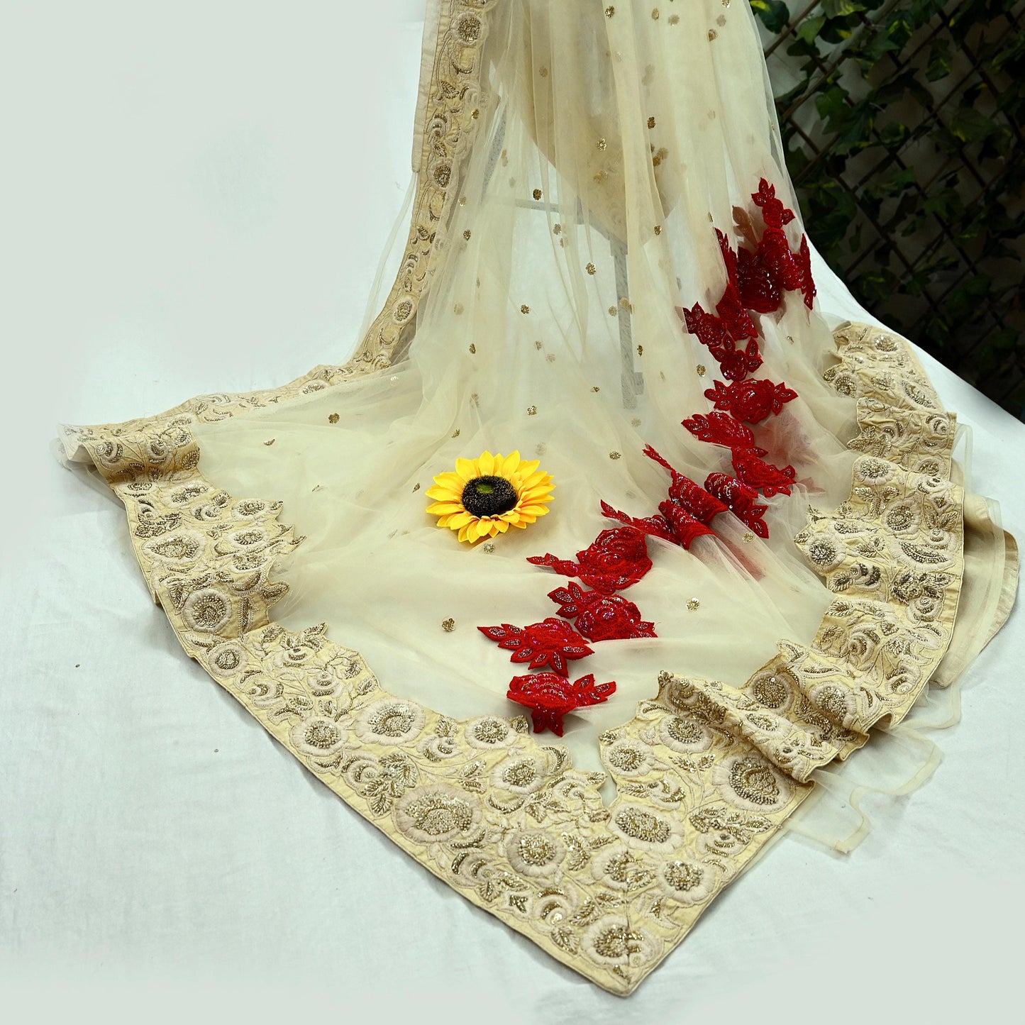 Indian Pre-Owned Heavy Sari Ivory Net/Mesh Hand Embroidered Sarees Designer Abu Jani 6Yd Sewing Ethnic Sequins Wedding/Party wear Saree