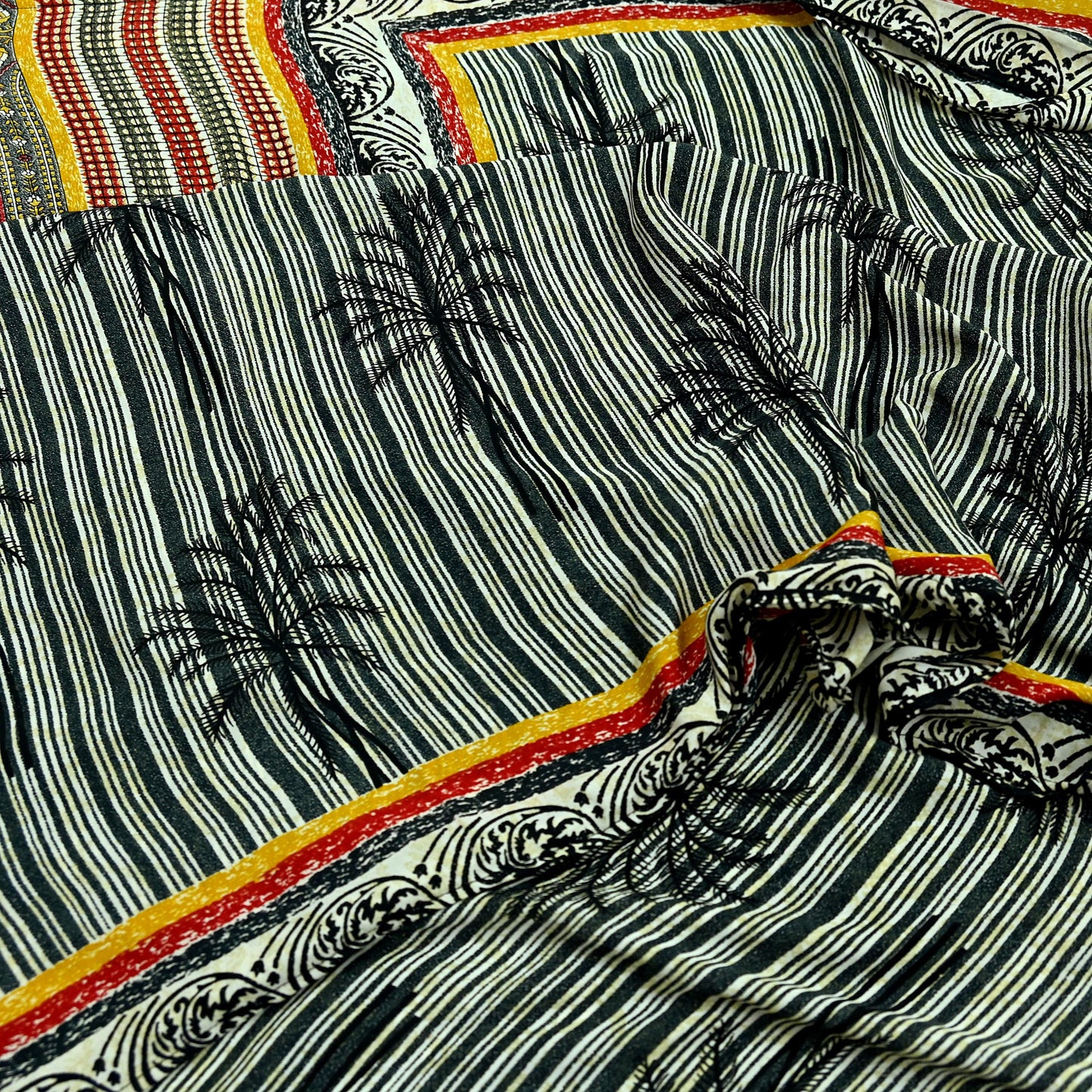 Indian Vintage Moss Crepe Saree Printed Abstract Sari Fabric 5 Yards Soft Craft Fabric for Sewing, Dressmaking, Quilting,Upcycling
