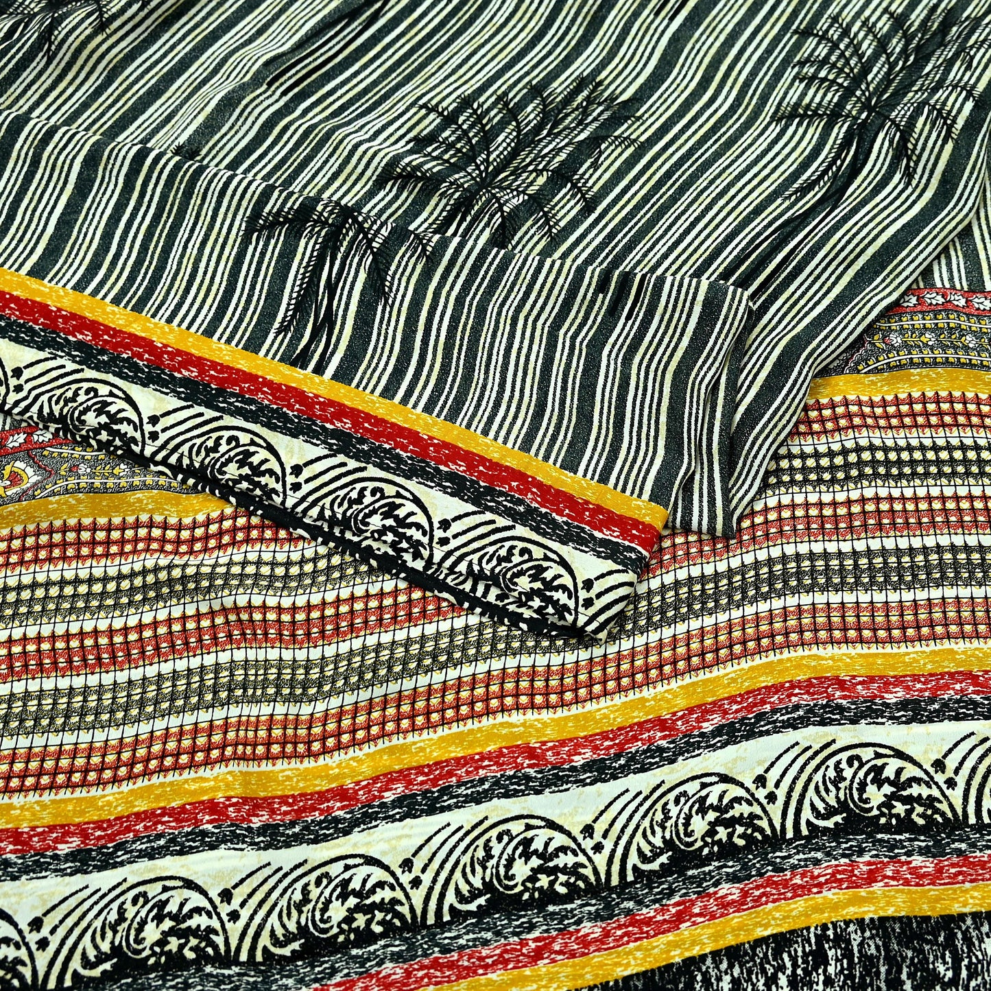 Indian Vintage Moss Crepe Saree Printed Abstract Sari Fabric 5 Yards Soft Craft Fabric for Sewing, Dressmaking, Quilting,Upcycling