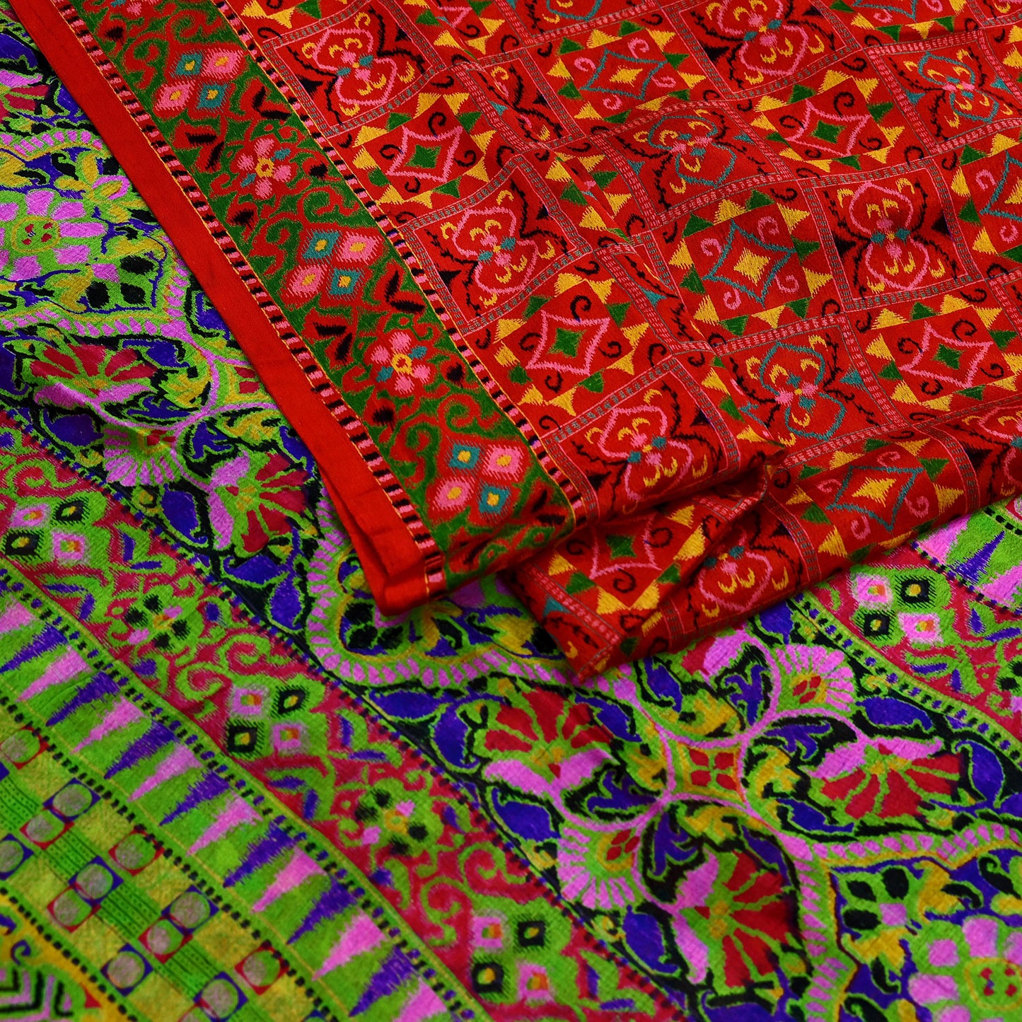 Indian Vintage Red & Green Pure Silk Printed Saree 5 Yards Soft Floral Fabric for Dressmaking, Quilting, Crafting, Sewing, Dress Making