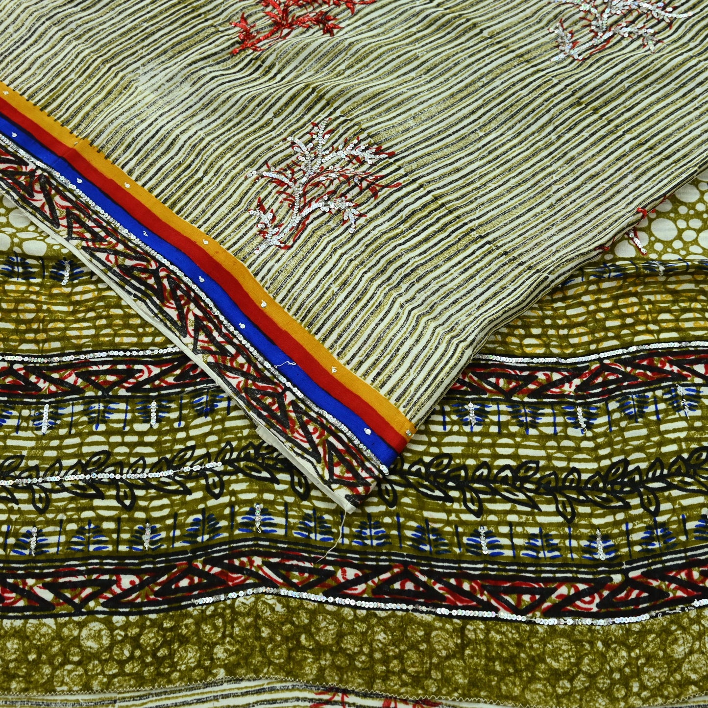 Indian Vintage Sari Pure Crepe Silk Hand Embroidered Saree 5yd Sewing Floral Craft Fabric Sequins Dress making Crafting Quilting
