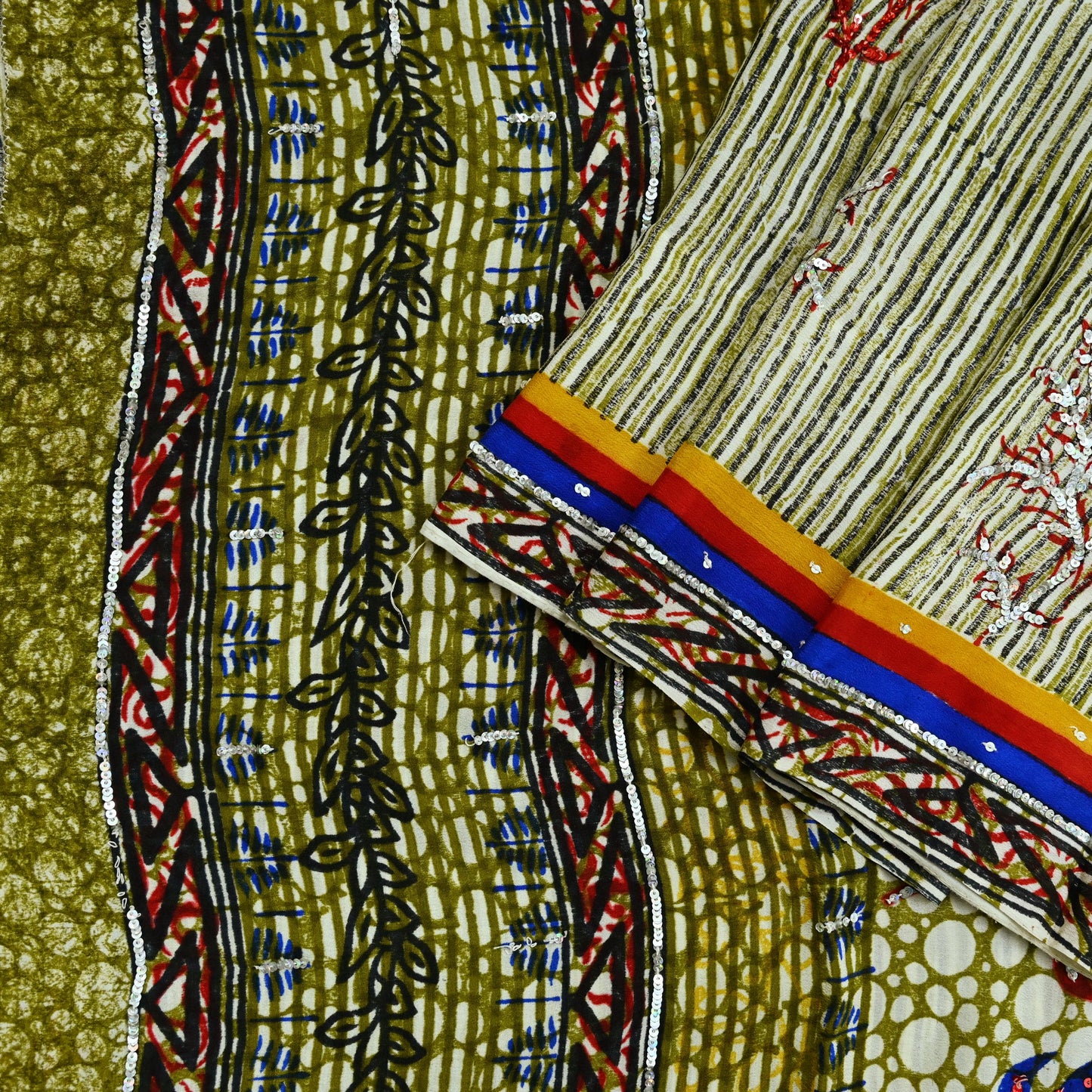 Indian Vintage Sari Pure Crepe Silk Hand Embroidered Saree 5yd Sewing Floral Craft Fabric Sequins Dress making Crafting Quilting