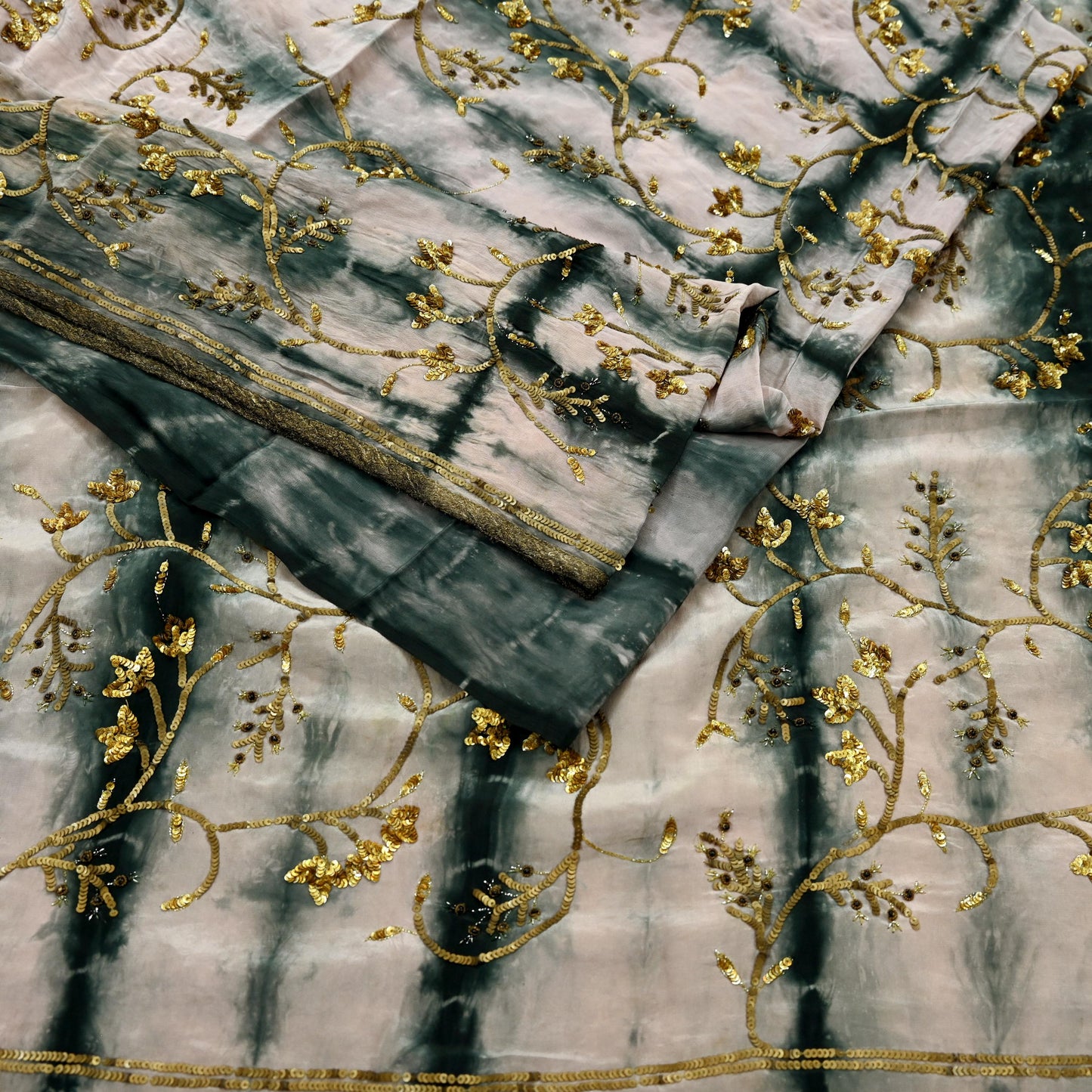 Indian Vintage Saree Pure Crepe Silk Hand Embroidered Tie-Dye Sari Fabric 5yard Sewing Craft Fabric Ethnic Dressmaking Crafting Zardozi Zari