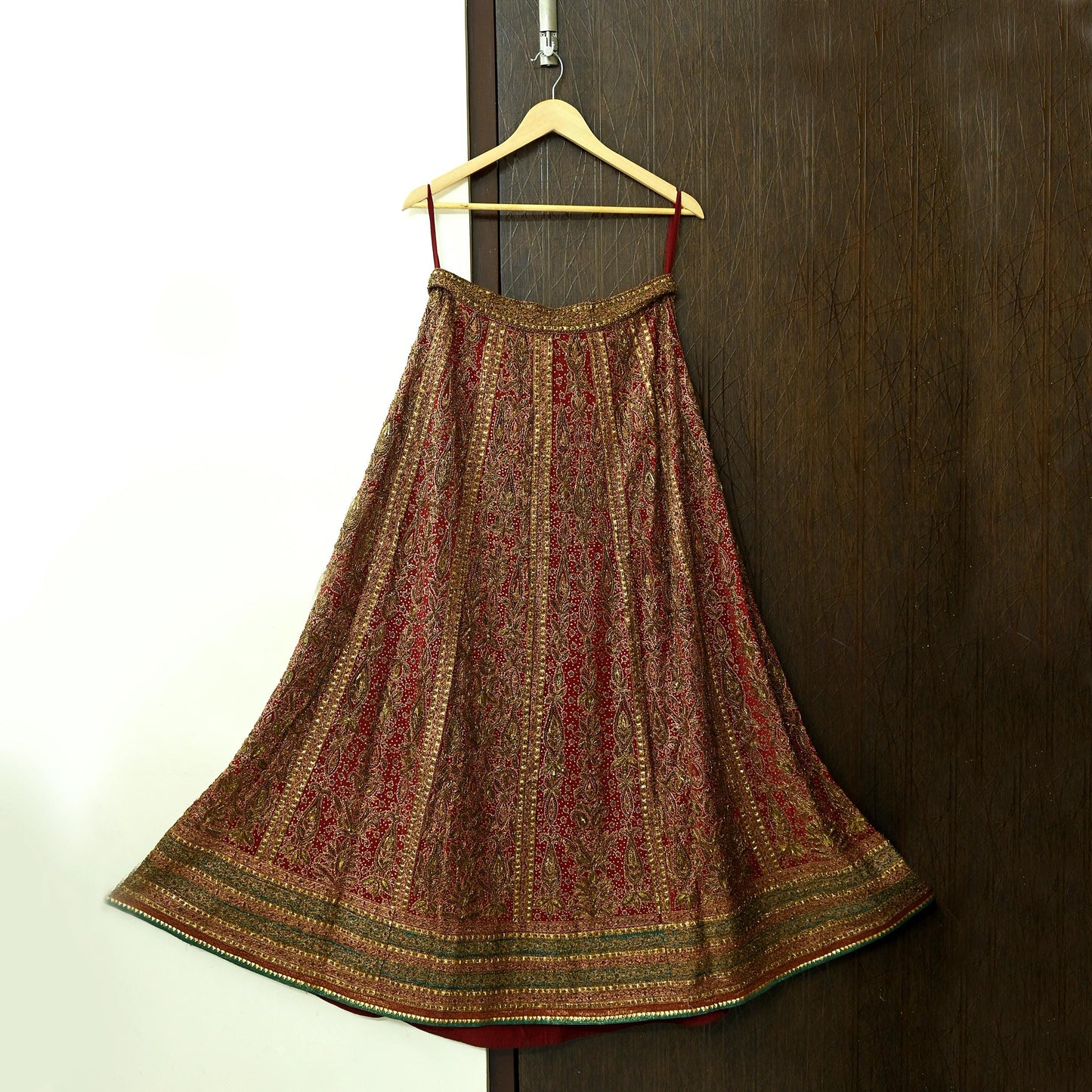 Indian Pre-owned Maroon Pure Silk Hand Embroidered Ritu Kumar Designer Lehenga/Skirt Ethnic Bollywood Party Wear