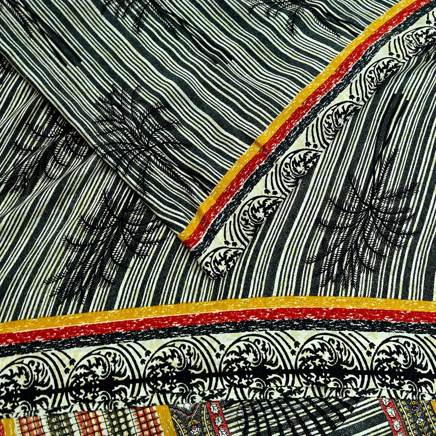 Indian Vintage Moss Crepe Saree Printed Abstract Sari Fabric 5 Yards Soft Craft Fabric for Sewing, Dressmaking, Quilting,Upcycling