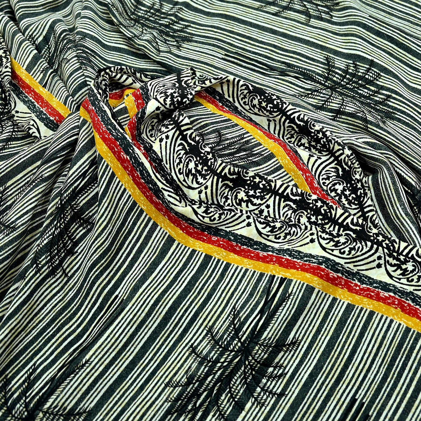 Indian Vintage Moss Crepe Saree Printed Abstract Sari Fabric 5 Yards Soft Craft Fabric for Sewing, Dressmaking, Quilting,Upcycling