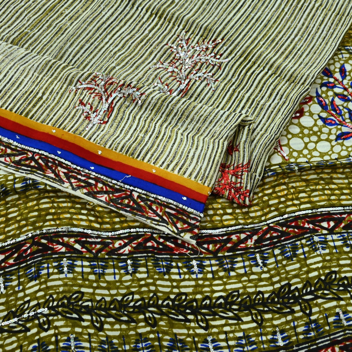 Indian Vintage Sari Pure Crepe Silk Hand Embroidered Saree 5yd Sewing Floral Craft Fabric Sequins Dress making Crafting Quilting