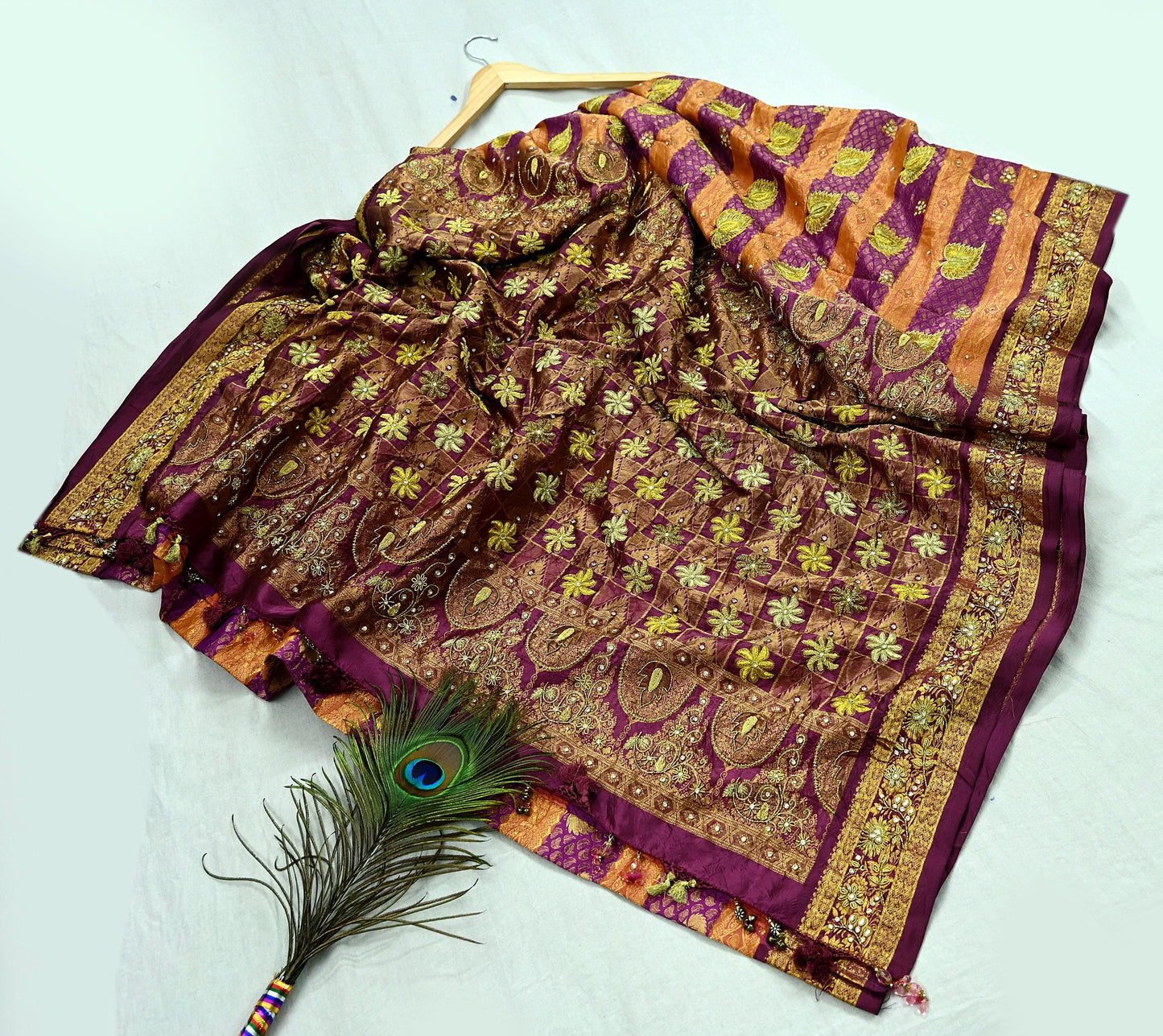 Indian Vintage Heavy Hand woven Kanjivaram Saree 100% Pure Silk Sari Metallic Golden Zari 5Yd Floral Crafting Dress making Fringes