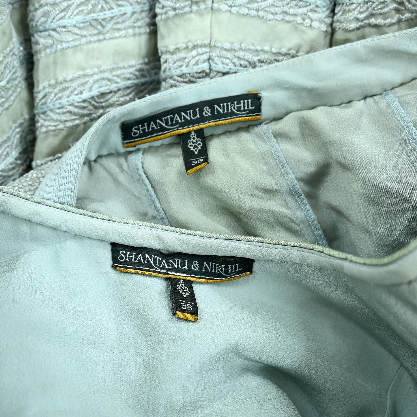 Pre-owned Heavy Green Gray Chanderi Silk/Net Hand Embroidered Lehenga 3pcs Set By Designer Shantanu & Nikhil Bridal Wear Padded Blouse