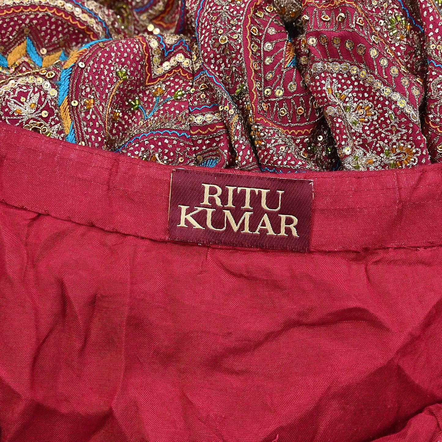 Indian Pre-owned pink Pure Georgette Silk Hand Embroidered Ritu Kumar Designer Lehenga/Skirt Ethnic Bollywood Party Wear