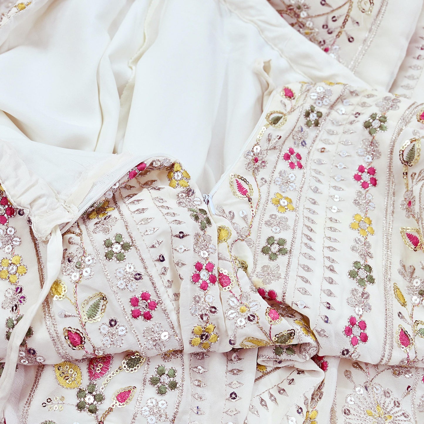 Indian Pre-owned White Pure Georgette Embroidered Lehenga/Skirt Bridal Wear Bollywood