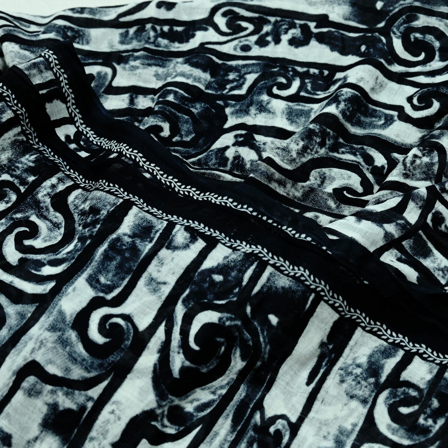 Indian Vintage Sari Black & White Printed Pure Cotton Sarees Craft Fabric 5Yd Sewing Soft Sarong Wrap Boho Paisley Quilting Crafting