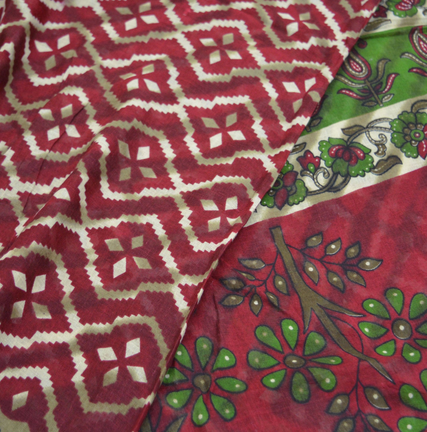 Indian Vintage Sari Red & Green Printed 100% Pure Cotton Saree Craft Fabric 5Yard Sewing Sarong Wrap Boho Floral