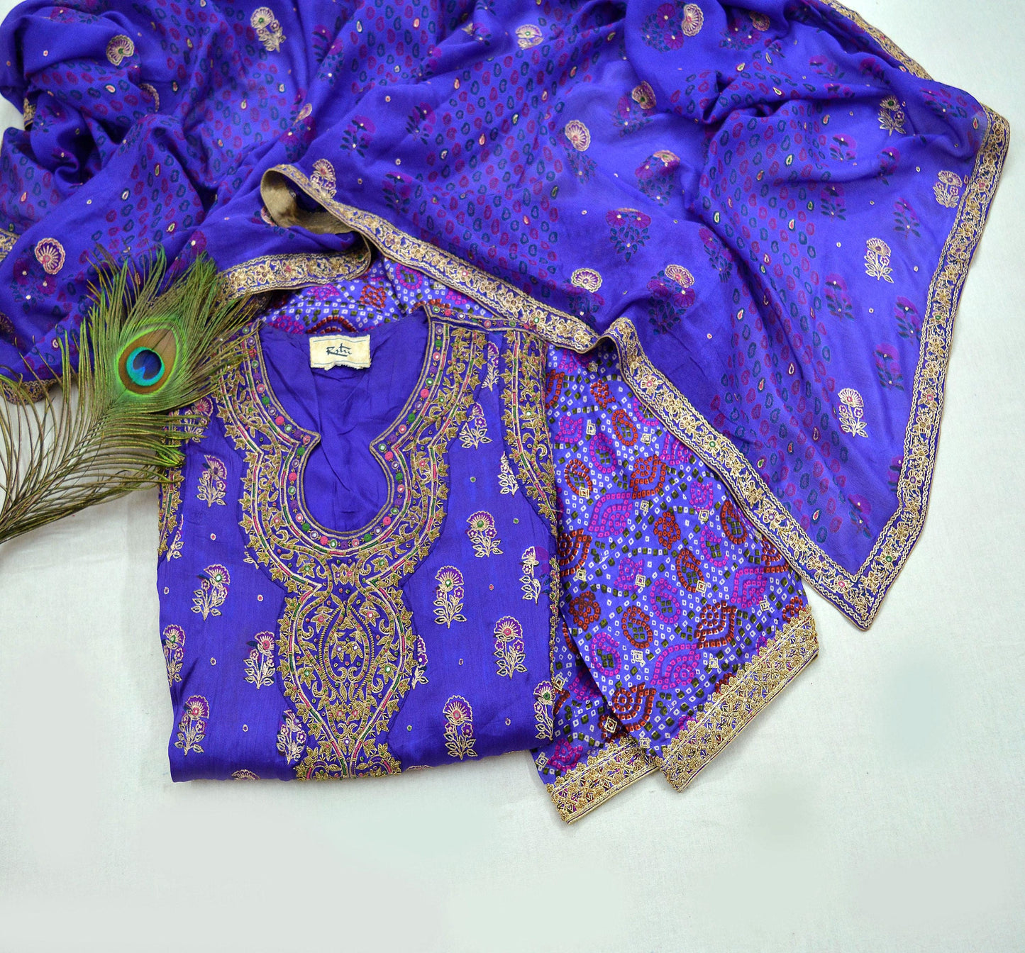 Indian Pre-owned Purple Pure Silk Hand Embroidered Ritu Kumar's Designer 3 piece Suit Set  Kurta/Dupatta/Salwar Ethnic Bollywood Party Wear