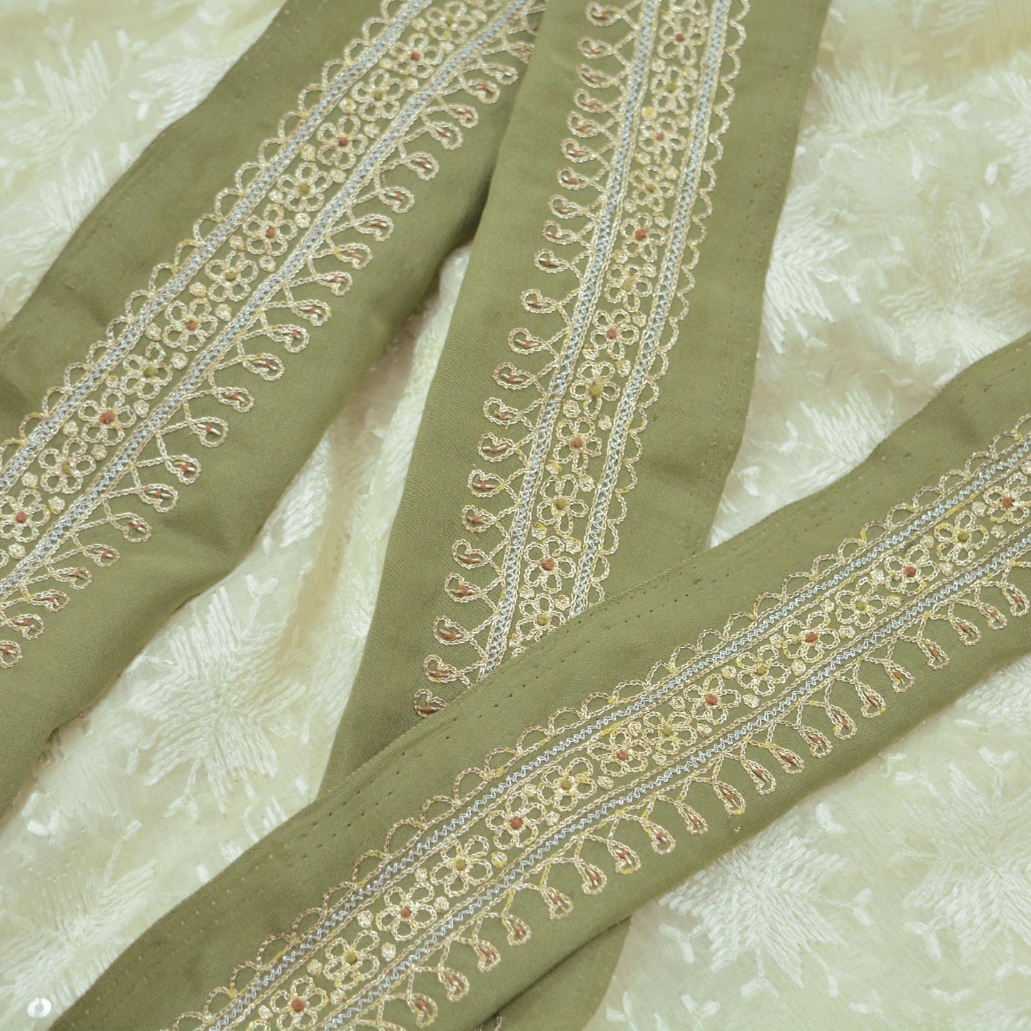 Indian Vintage Green Sari Border Hand Embroidered Indian Craft Trim Lace Sewing Sari Ribbon Crepe Zari