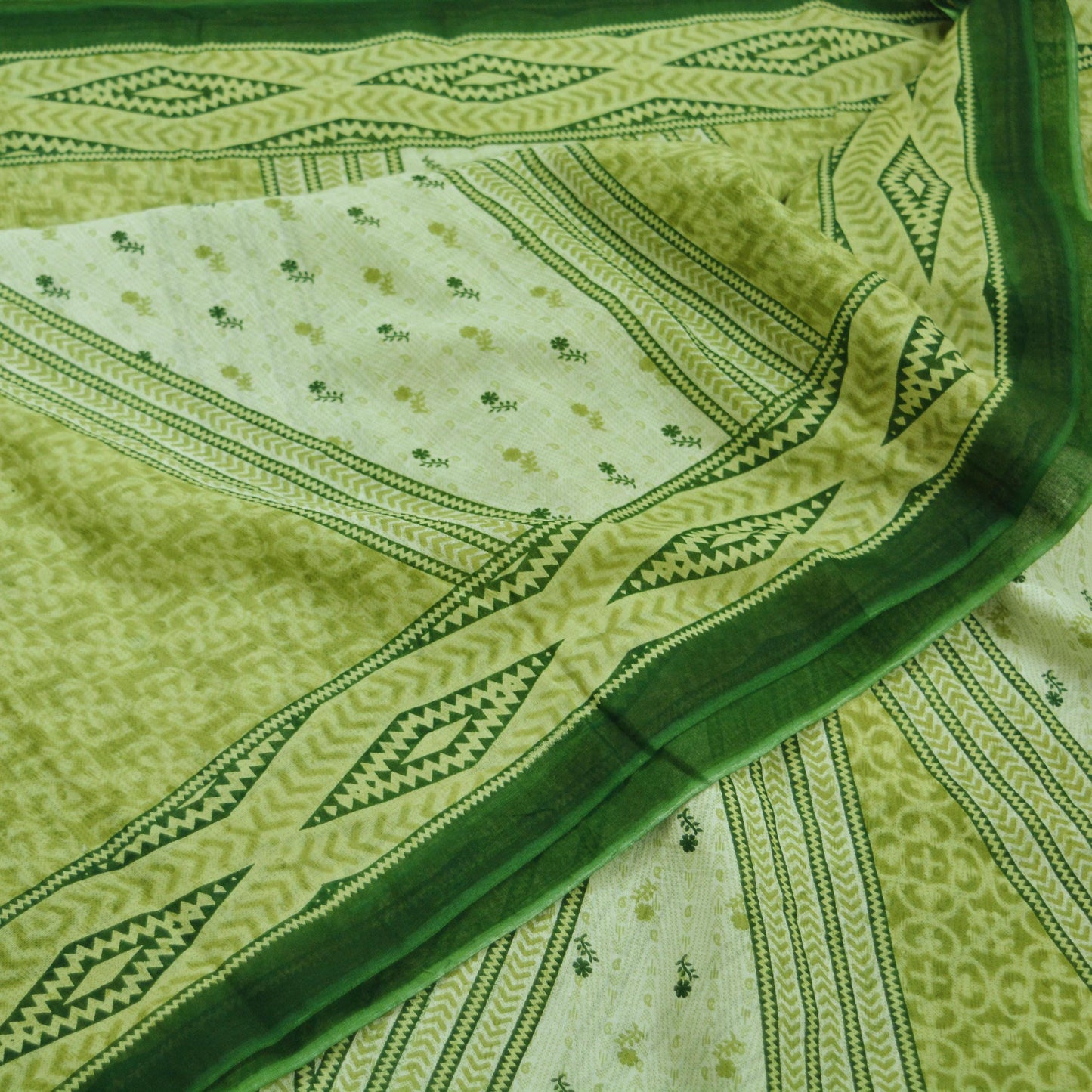 Indian Vintage Sari Green & Ivory Printed Pure Cotton Sarees 5Yd Craft Fabric Soft Sewing Sarong Wrap Boho Upcycle quilting Dress making