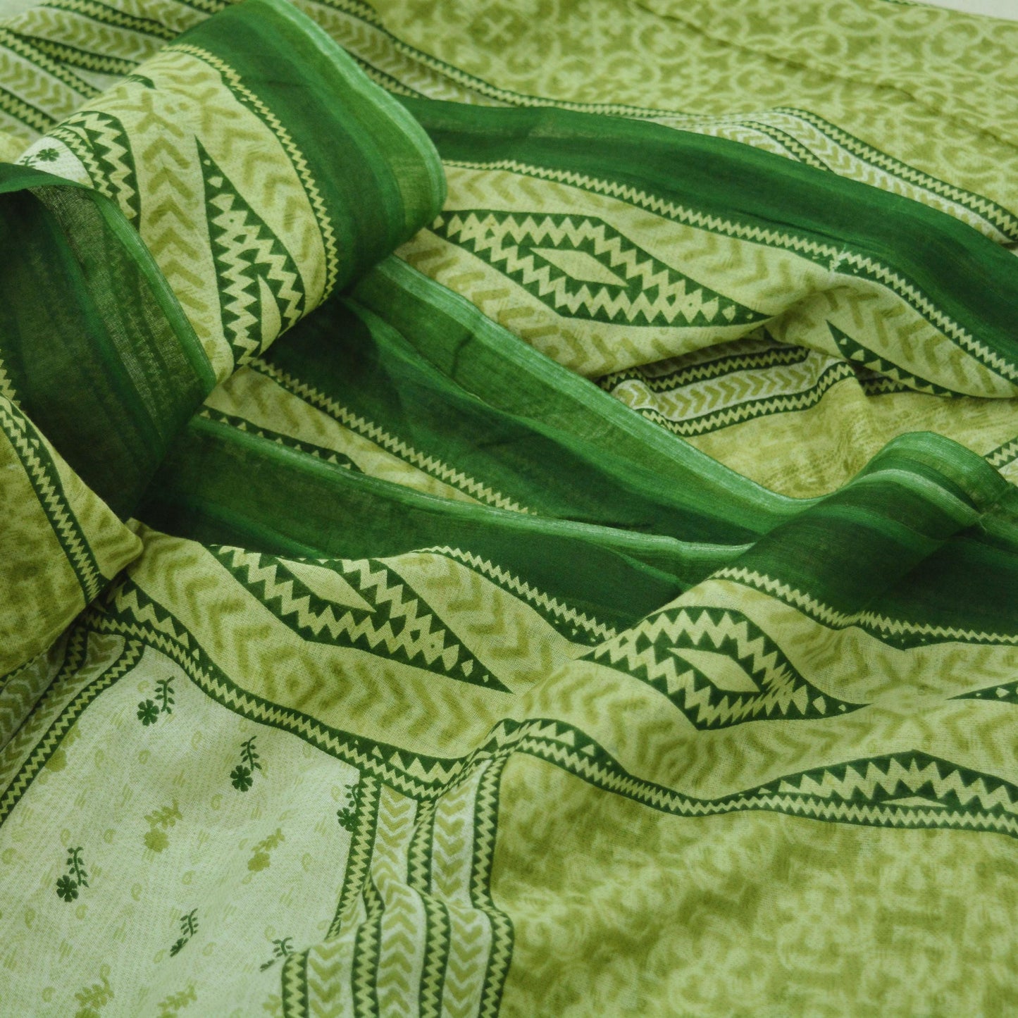 Indian Vintage Sari Green & Ivory Printed Pure Cotton Sarees 5Yd Craft Fabric Soft Sewing Sarong Wrap Boho Upcycle quilting Dress making