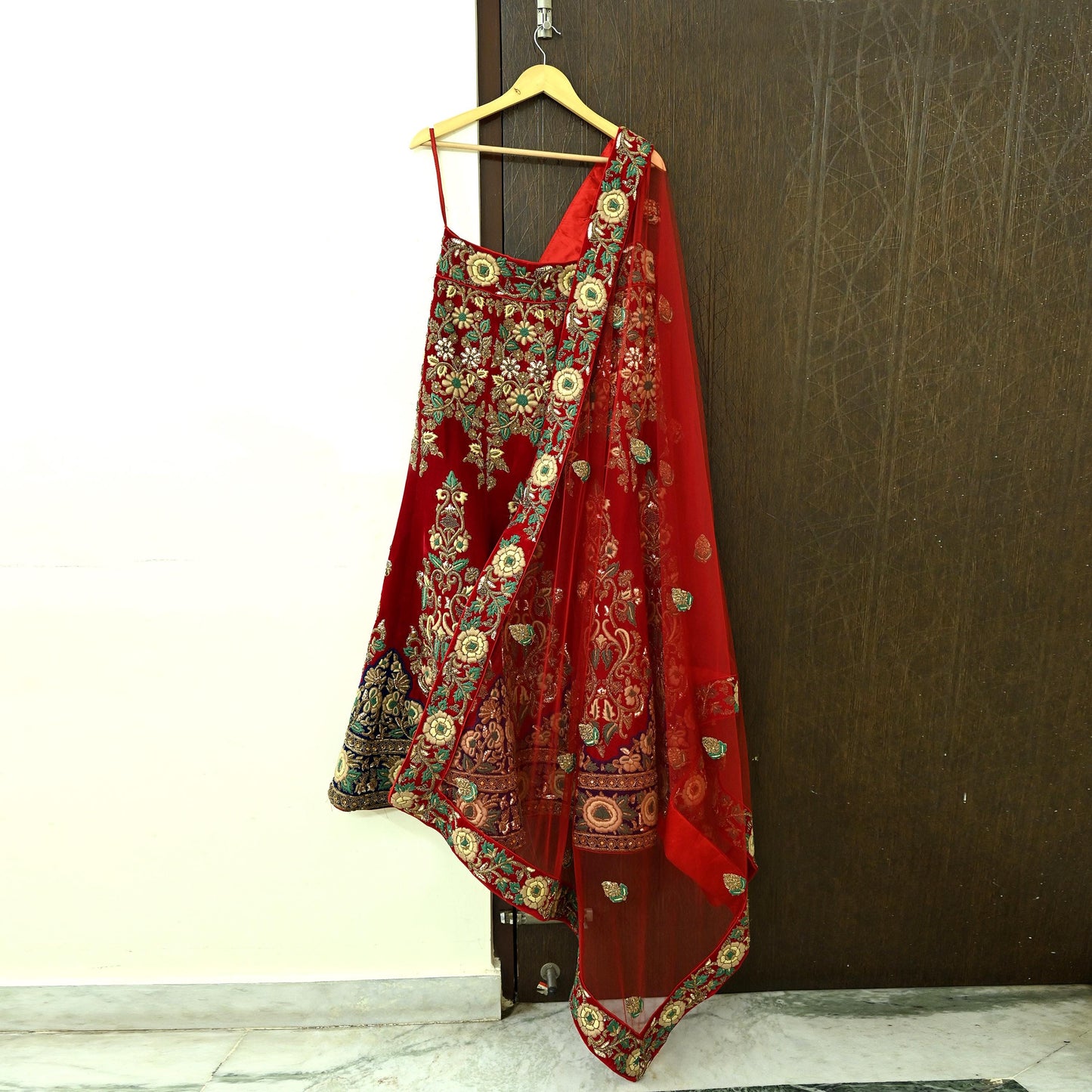 Indian Pre-owned Heavy Wedding Red Net/Mesh/ Pure satin Silk Hand Embroidered Lehenga/Dupatta Designer By Sabyasachi Zardozi Bridal Wear