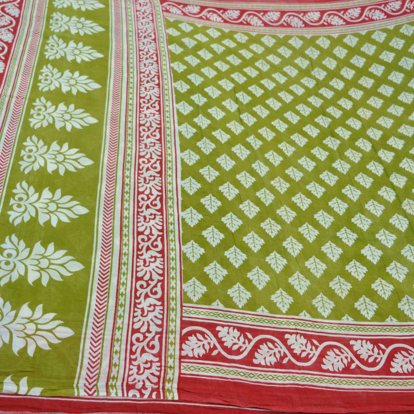 Indian Vintage Sari Green & White Printed Pure Cotton Saree Craft Fabric 5Yd Soft Sewing Sarong Wrap Boho Geometric Upcycle used Quilting