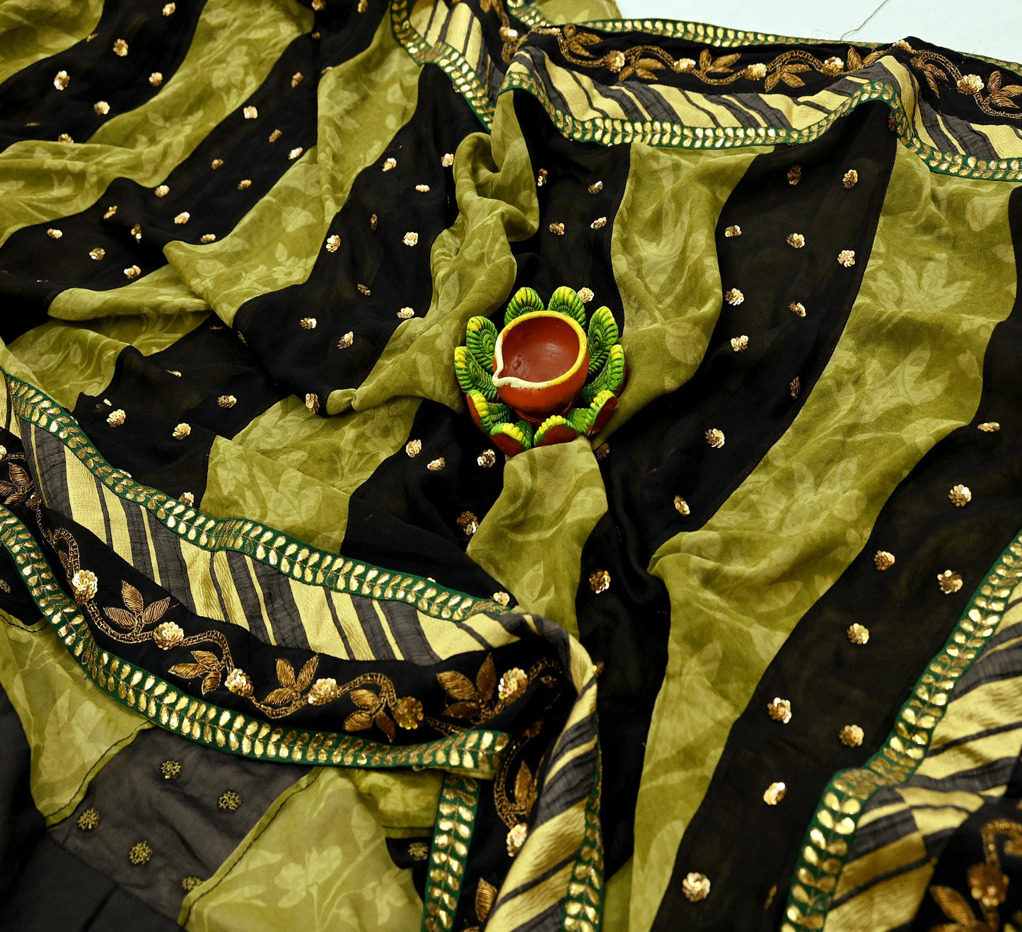 Indian Pre-owned Heavy Sari Black & Green Pure Georgette Silk Hand Embroidered Sarees Designer Sabyasachi 6Yd Sewing Ethnic Sarees