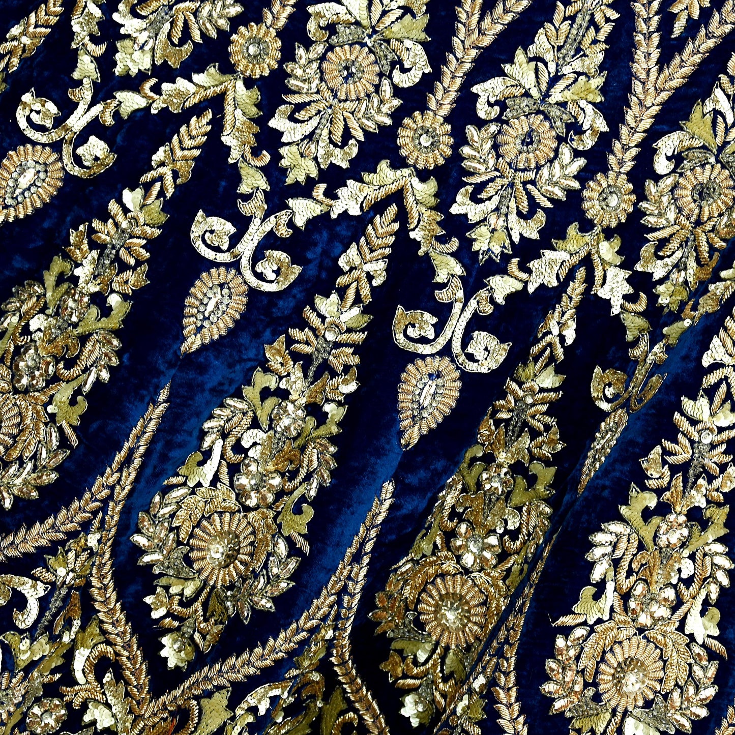 Indian Pre-owned Heavy Wedding Blue Velvet Hand Embroidered Lehenga/Skirt Designer By Manish Malhotra Zardozi Bridal Wear